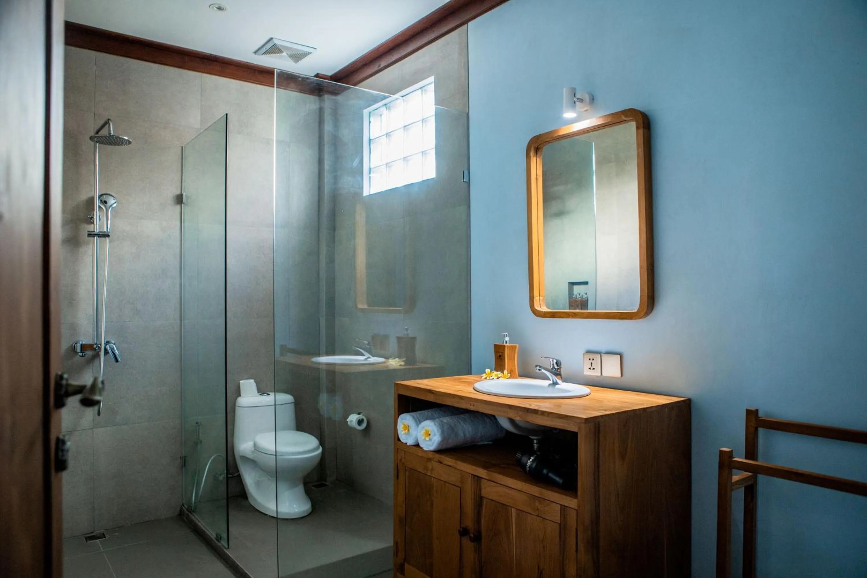 Shower in Blue Harbor Beachfront Villas & Resto