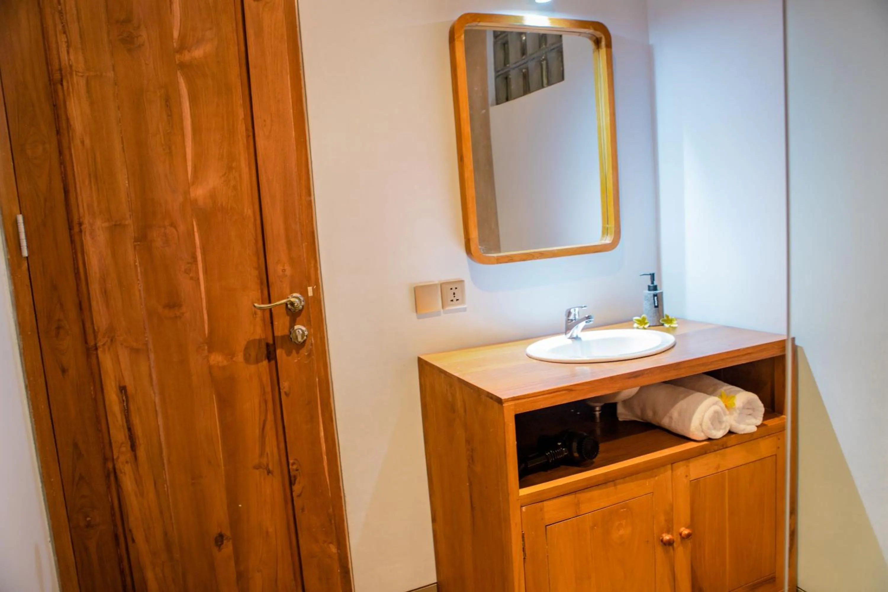 Bathroom in Blue Harbor Beachfront Villas & Resto