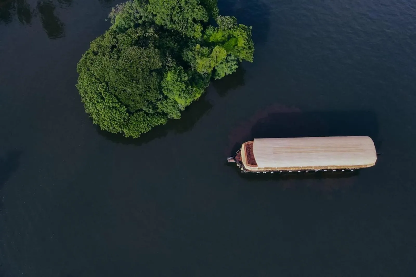 Natural landscape in Cosy Premium Houseboats