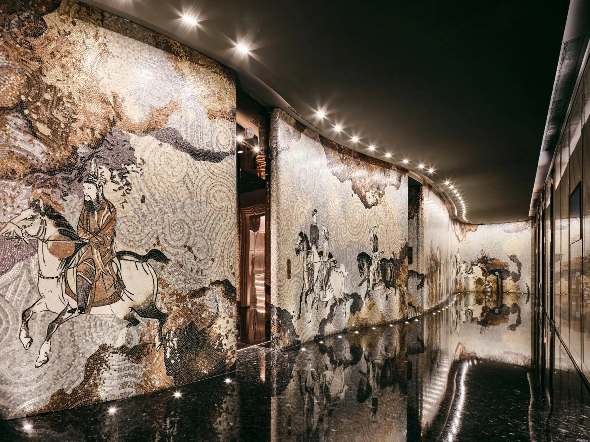 Restaurant/places to eat in J Hotel, Shanghai Tower - Above All Else, Overlooking the Bund