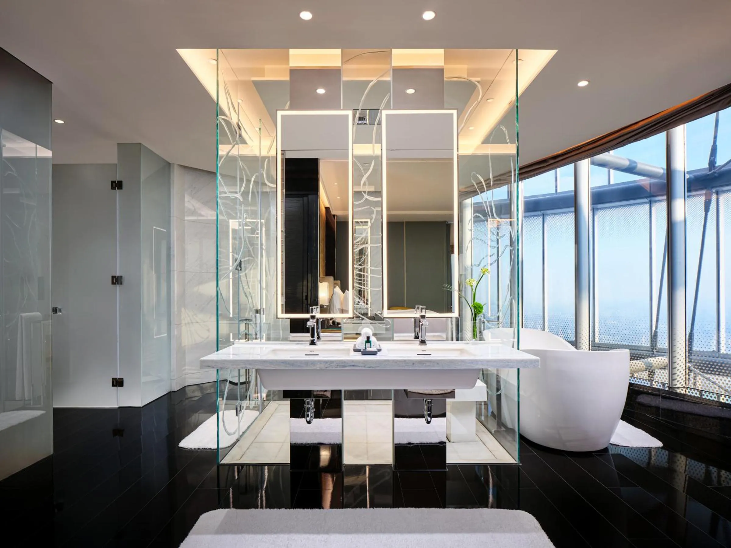 Toilet in J Hotel, Shanghai Tower - Above All Else, Overlooking the Bund