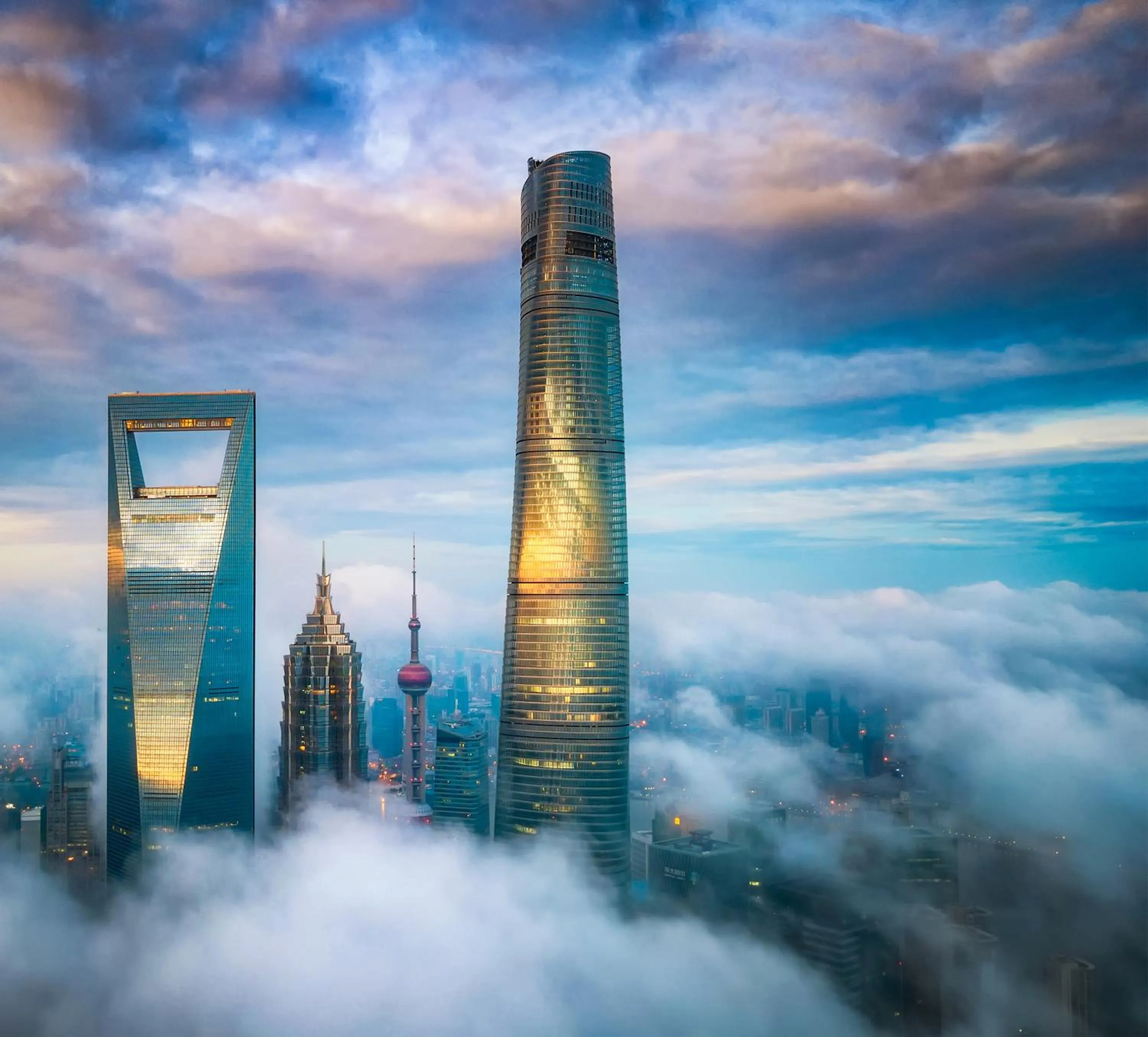 Property building in J Hotel, Shanghai Tower - Above All Else, Overlooking the Bund