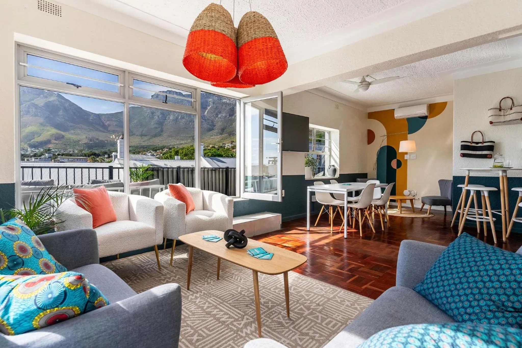 Communal lounge/ TV room in CURIOCITY Kloof Street