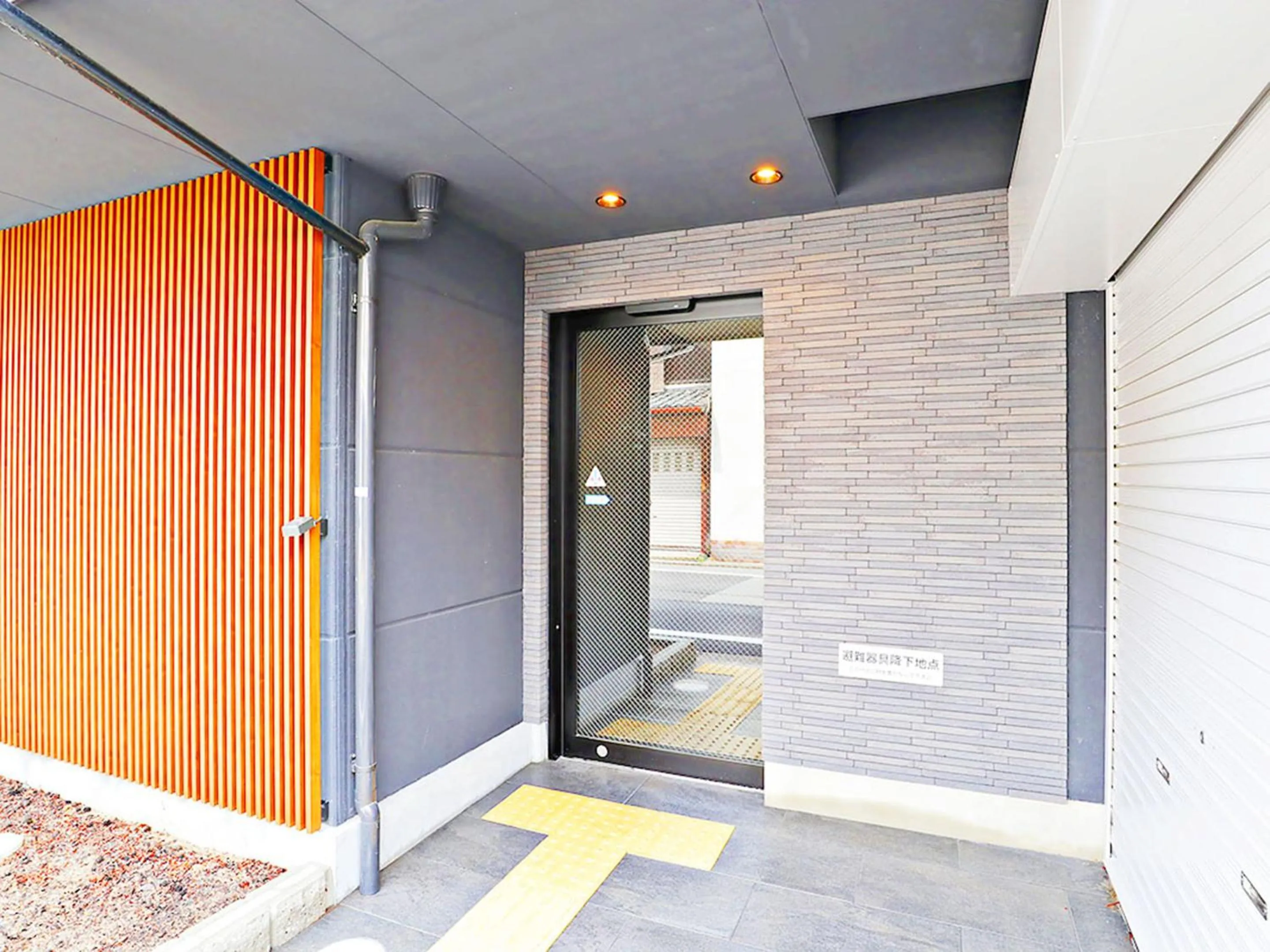 Facade/entrance in HOTEL THE POINT Kiyomizu Gojo