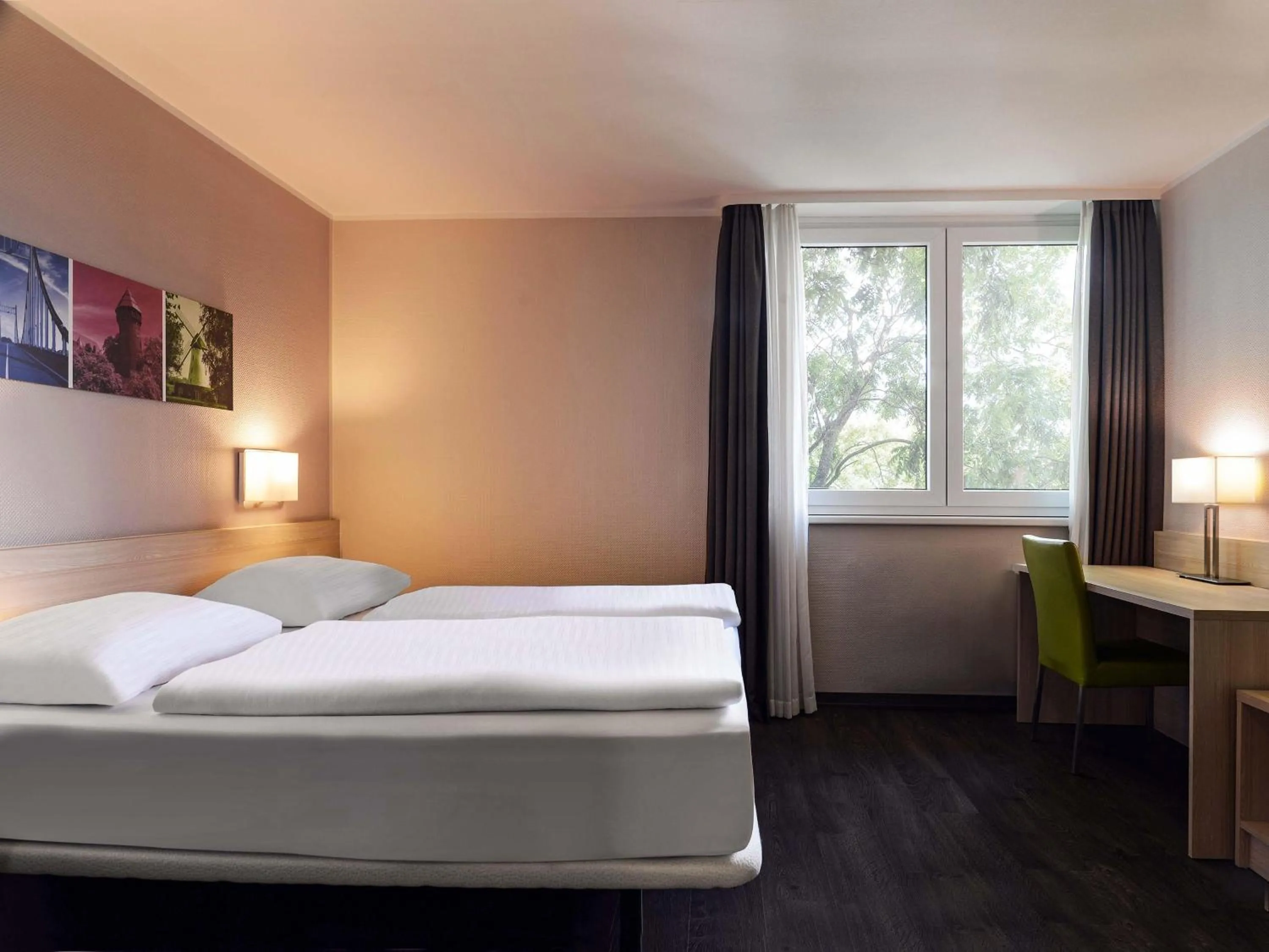 Photo of the whole room, Bed in B&B HOTEL Krefeld-Süd