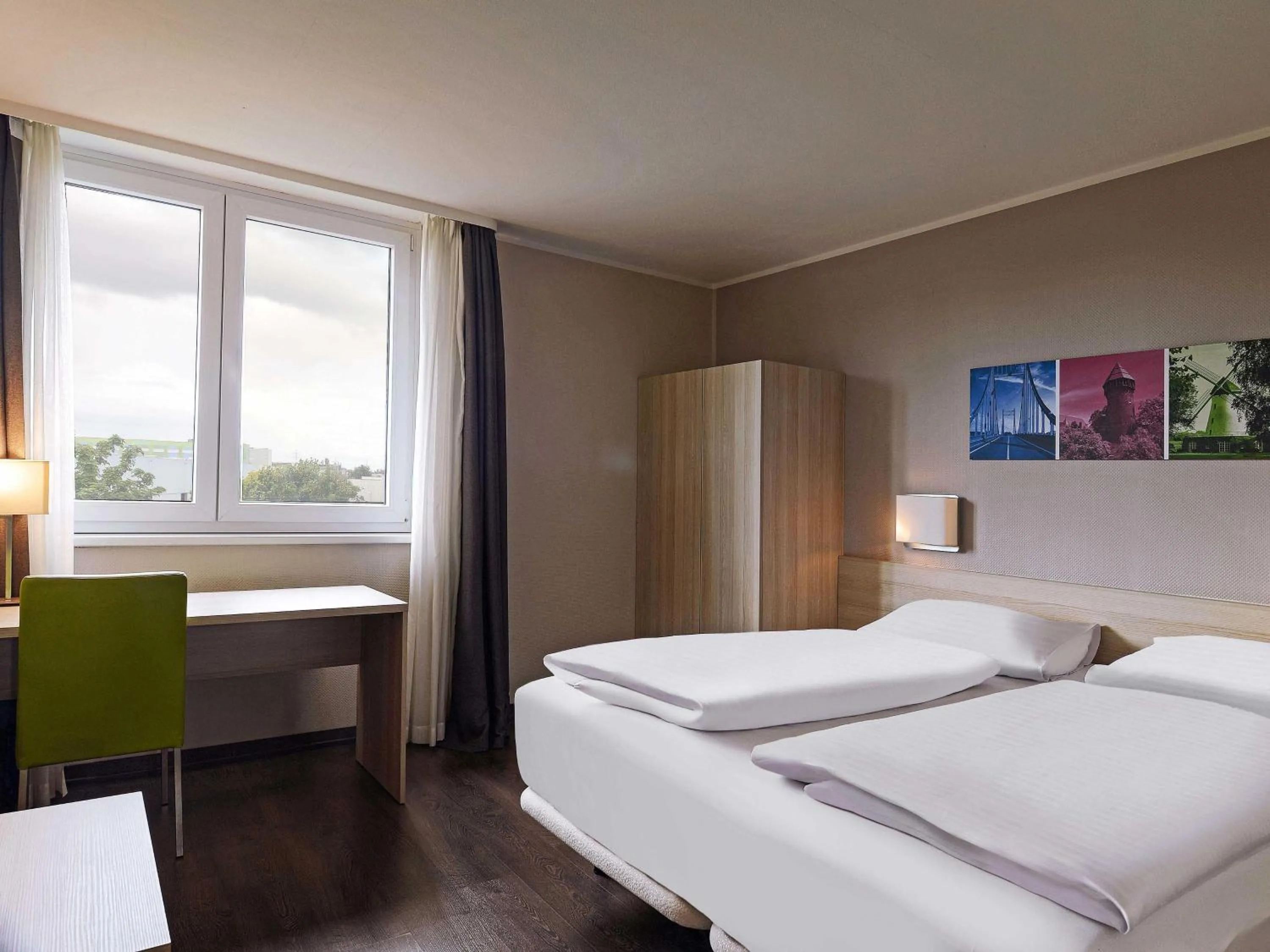 Photo of the whole room, Bed in B&B HOTEL Krefeld-Süd