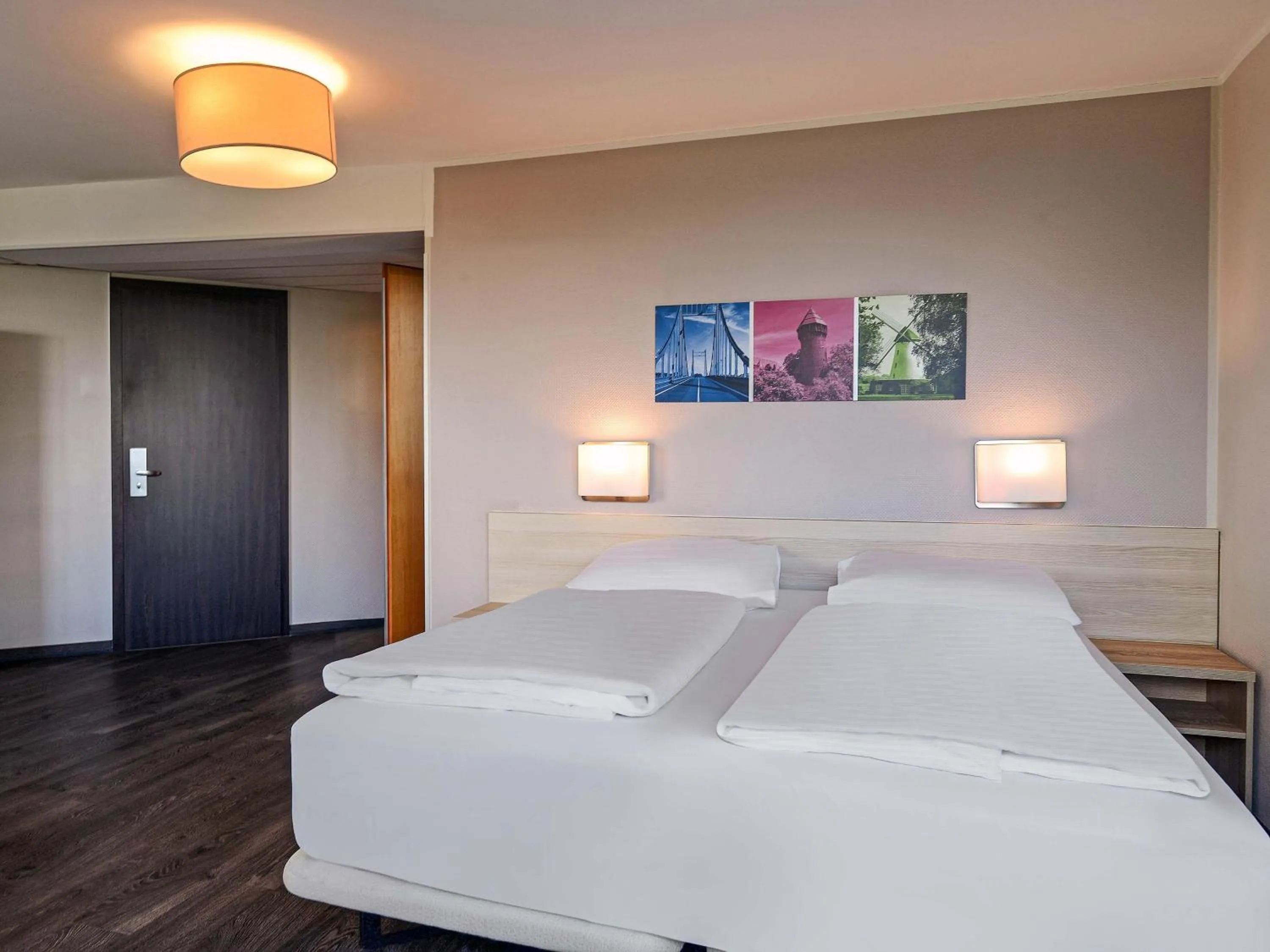 Photo of the whole room, Bed in B&B HOTEL Krefeld-Süd