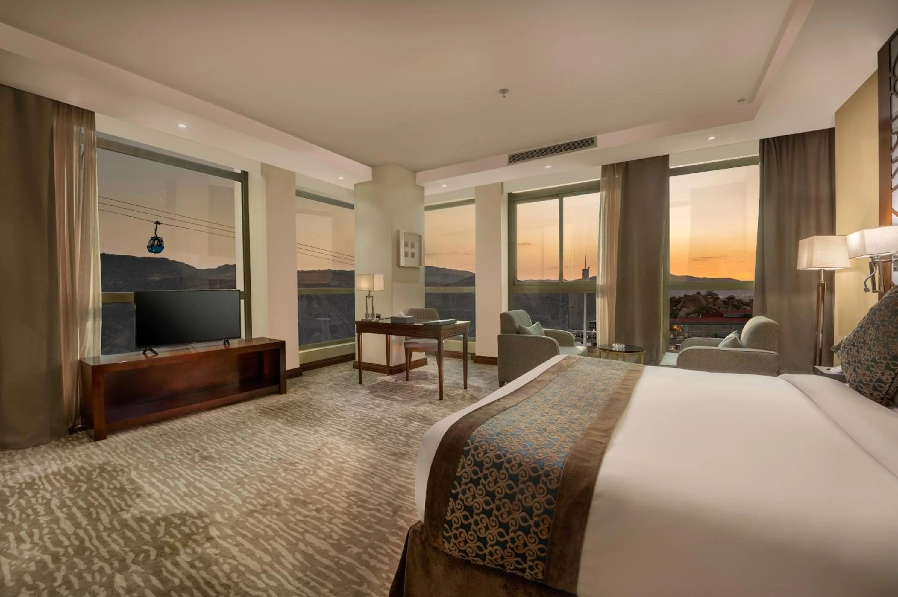 Bed in Sarwat Park Hotel