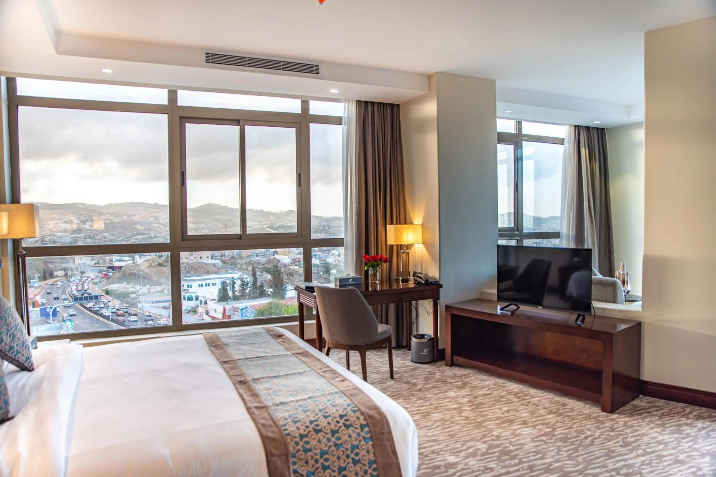 Bed in Sarwat Park Hotel