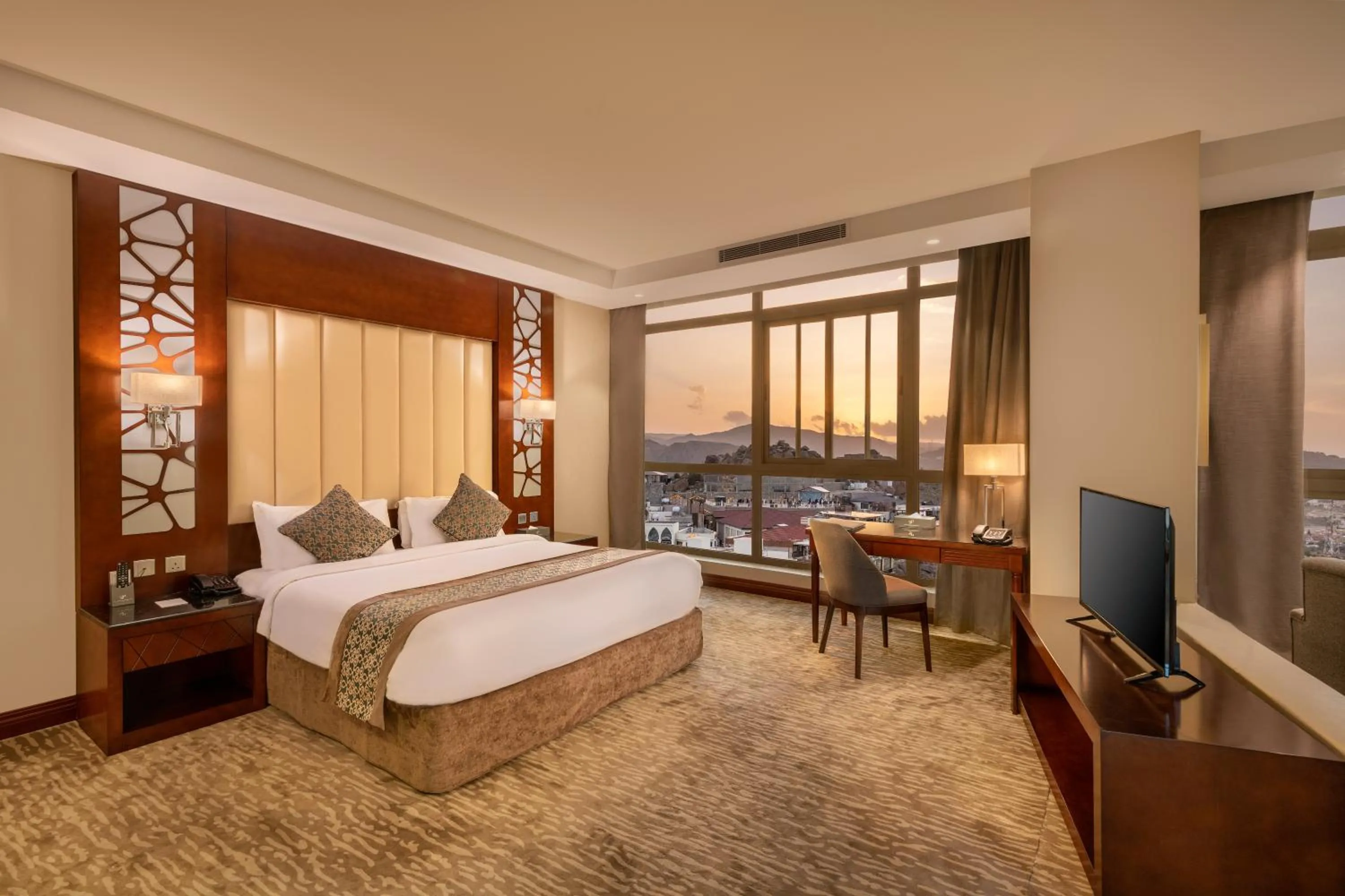 Bed in Sarwat Park Hotel