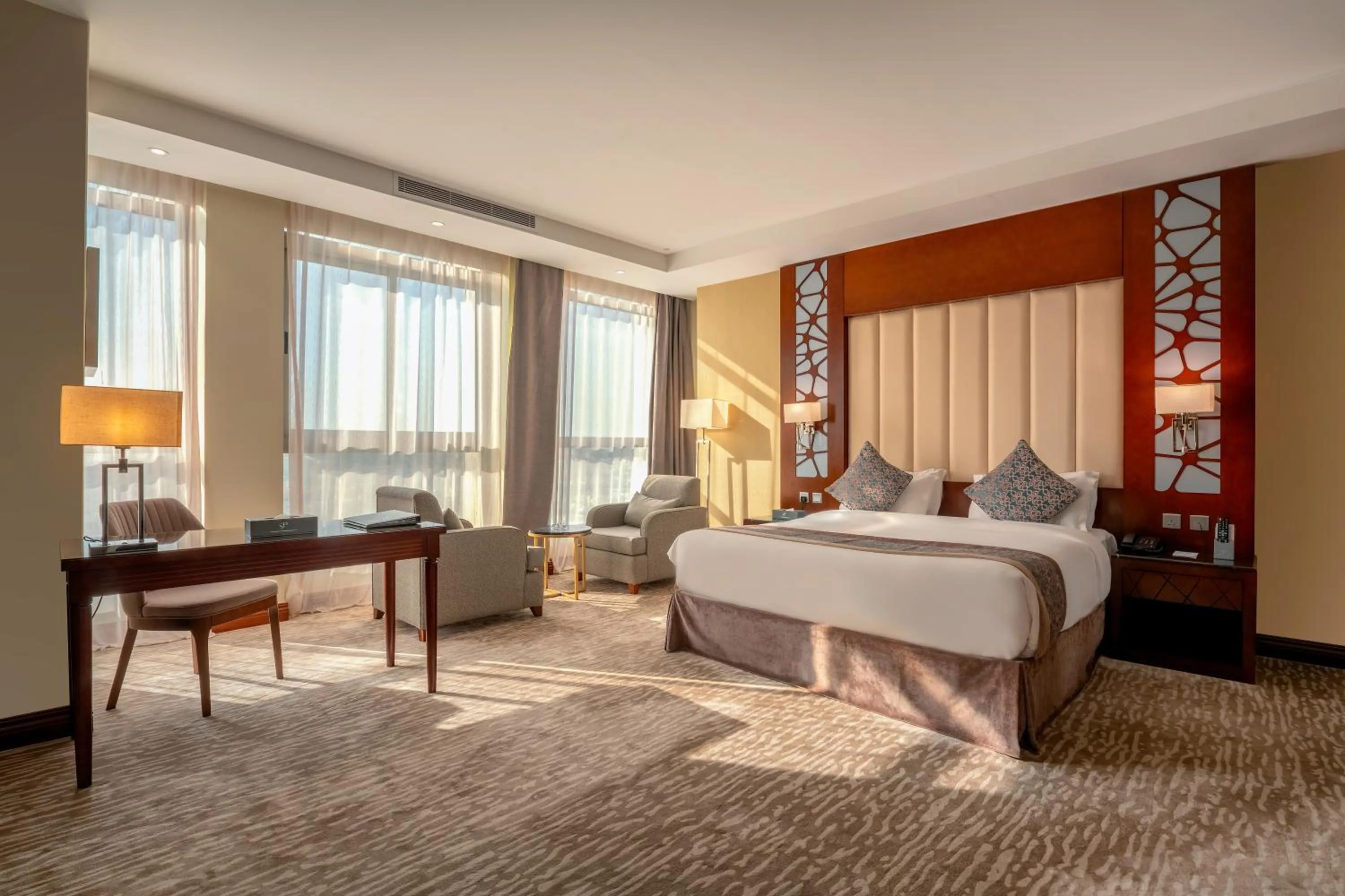 Bed in Sarwat Park Hotel