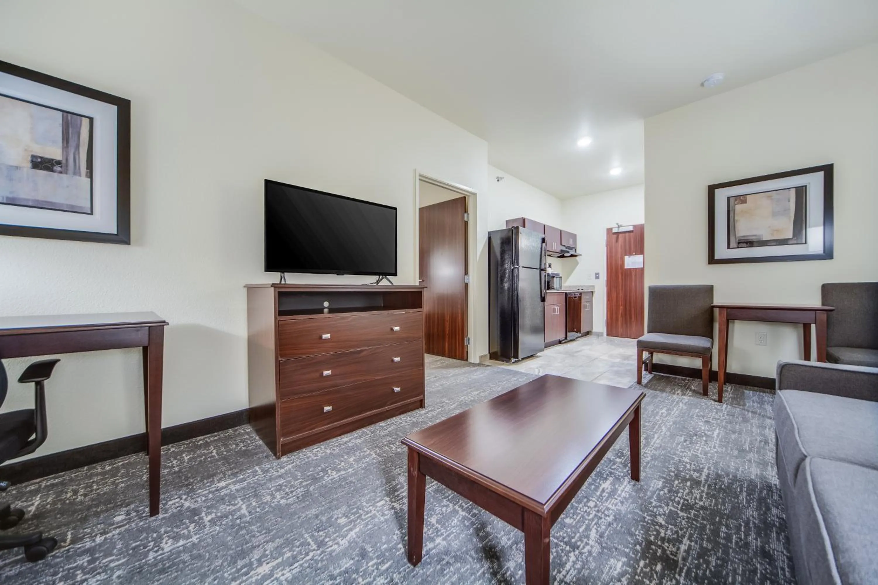 Kitchen or kitchenette in Cobblestone Hotel & Suites - Cozad