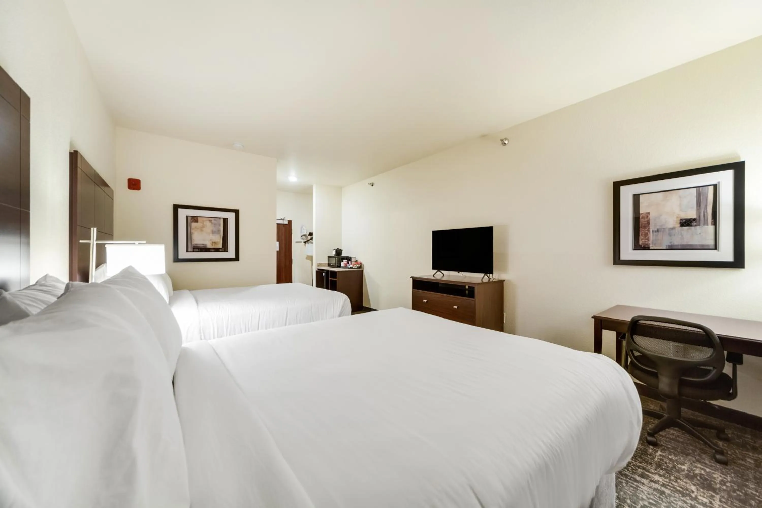 Bed in Cobblestone Hotel & Suites - Cozad