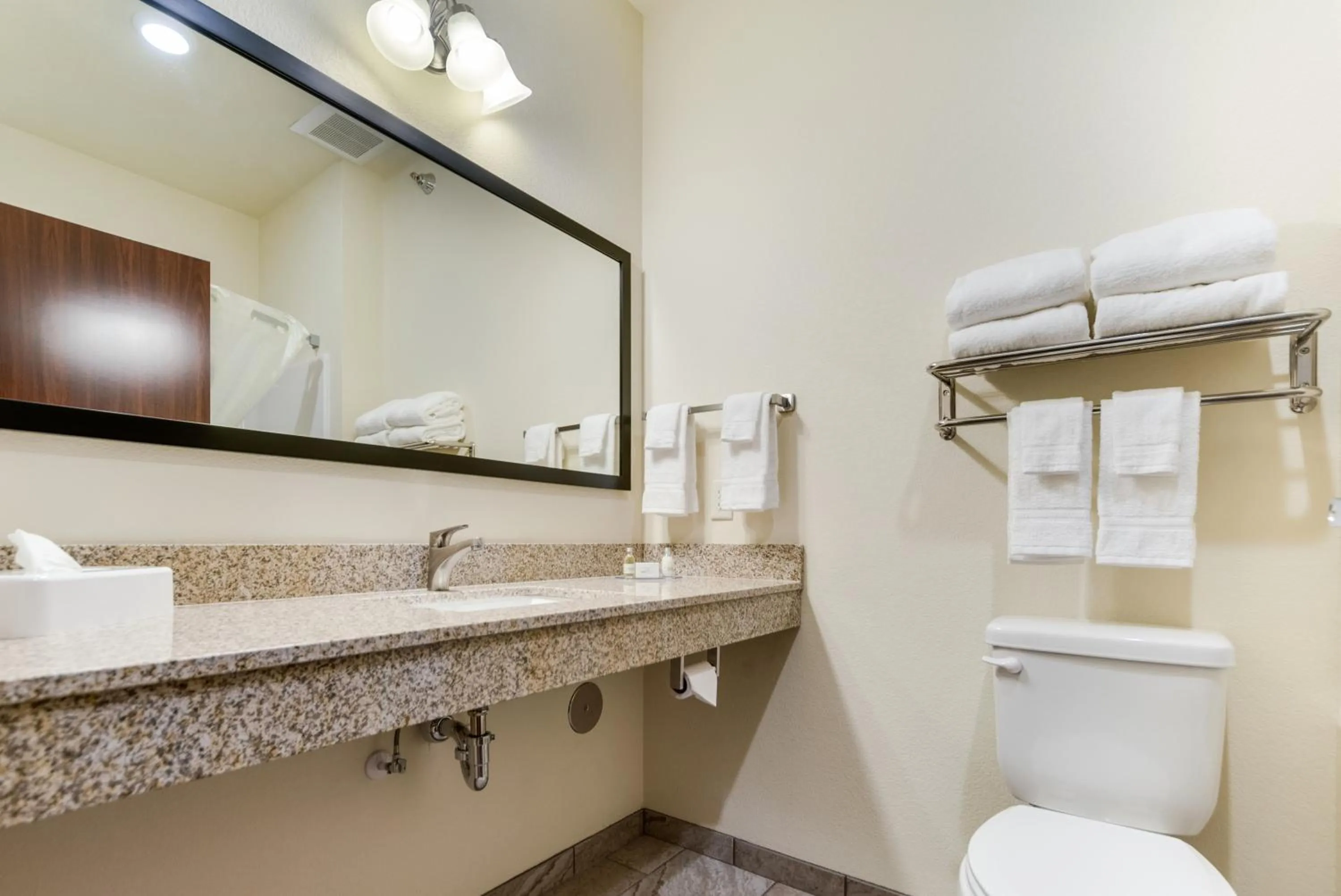 Bathroom in Cobblestone Hotel & Suites - Cozad