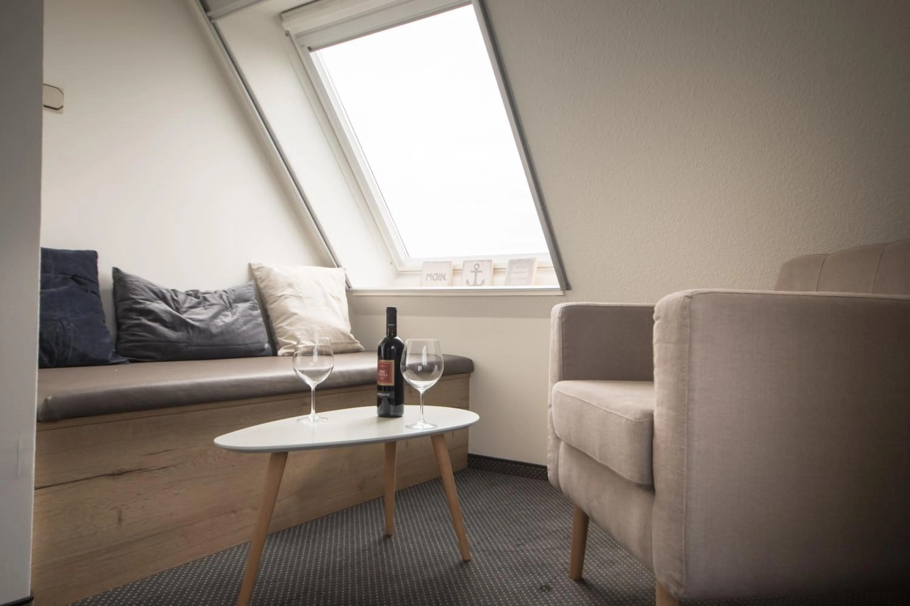 Photo of the whole room in Hotel Nige Hus