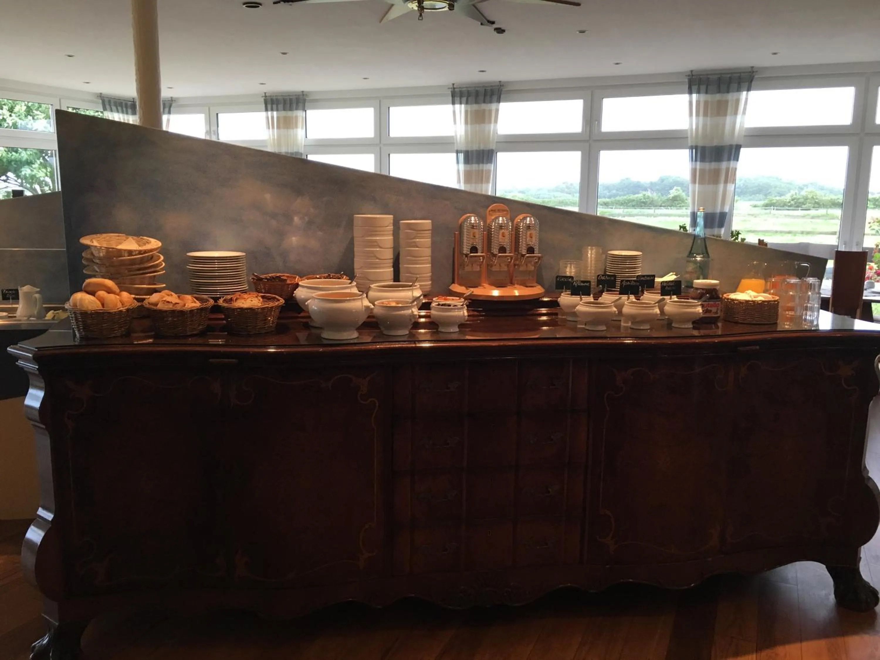 Buffet breakfast in Hotel Nige Hus