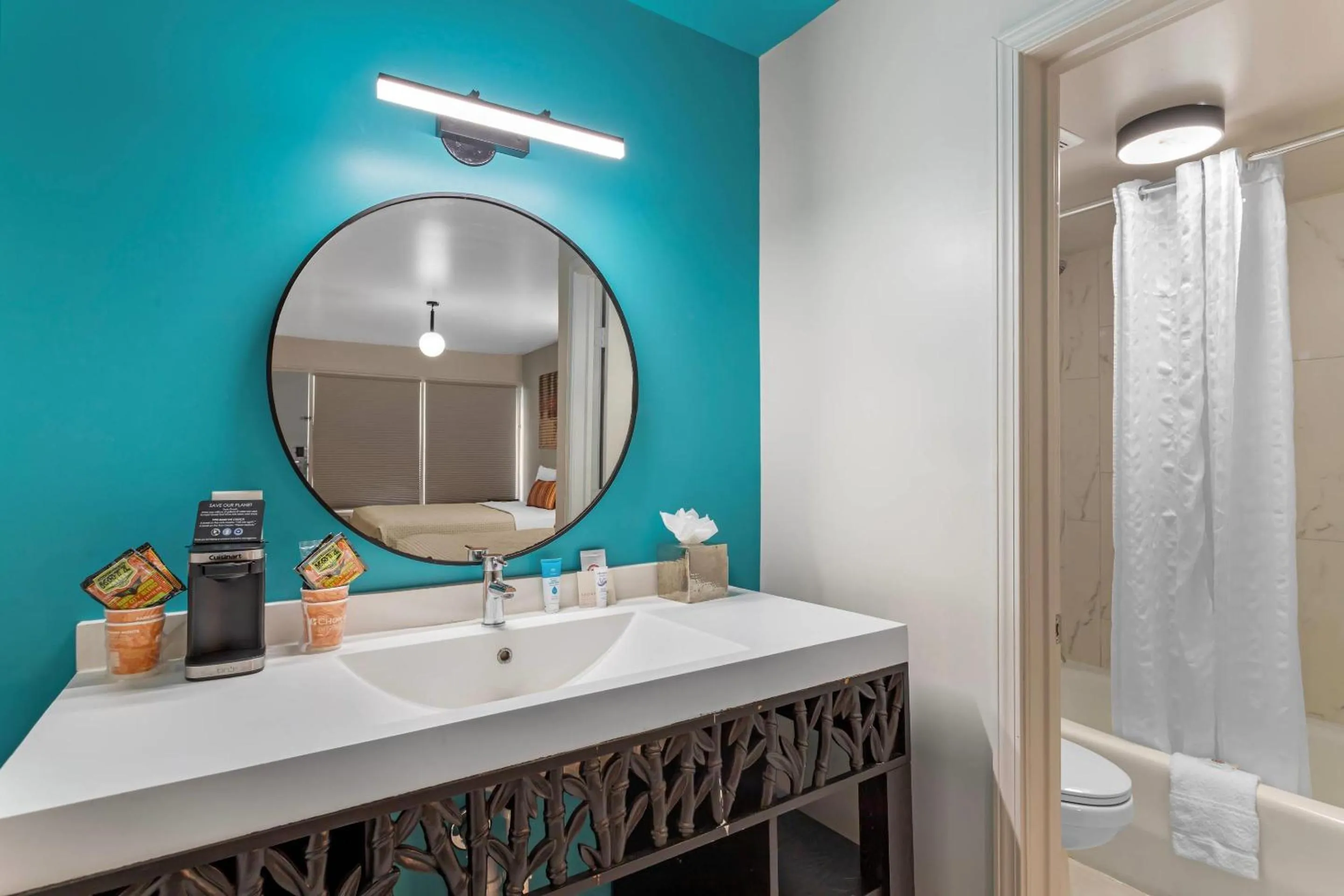 Bedroom in Heights House Hotel - Houston Heights Downtown, an Ascend Collection Hotel