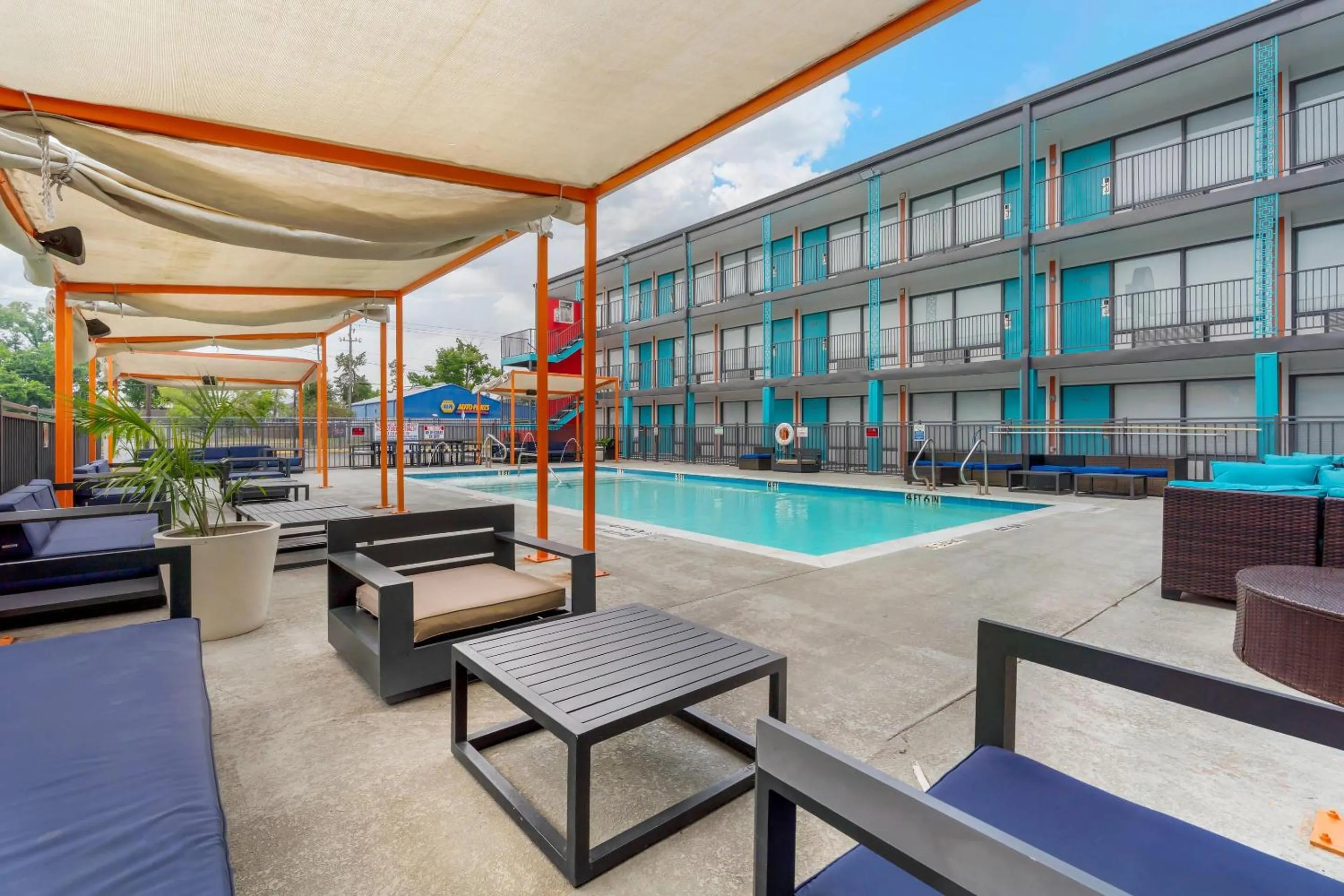 Swimming pool in Heights House Hotel - Houston Heights Downtown, an Ascend Collection Hotel