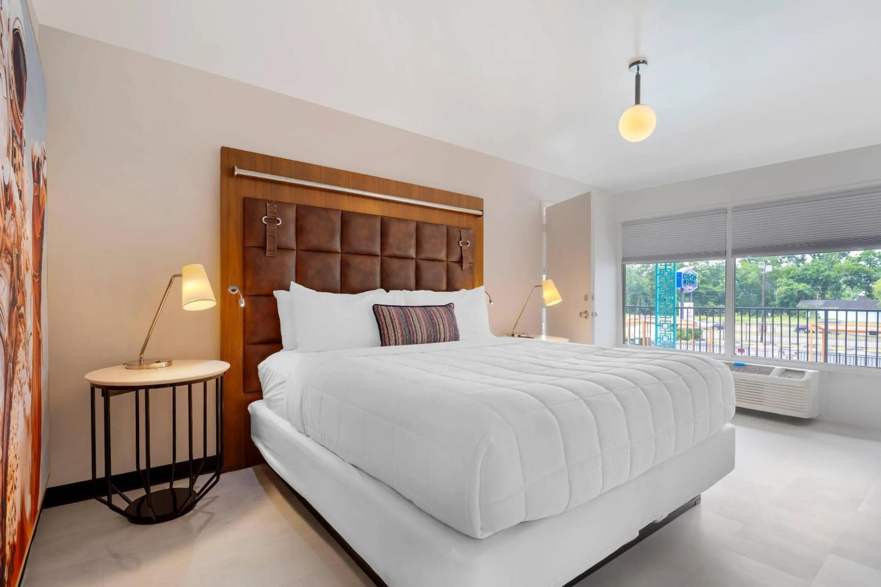 Bedroom, Bed in Heights House Hotel - Houston Heights Downtown, an Ascend Collection Hotel