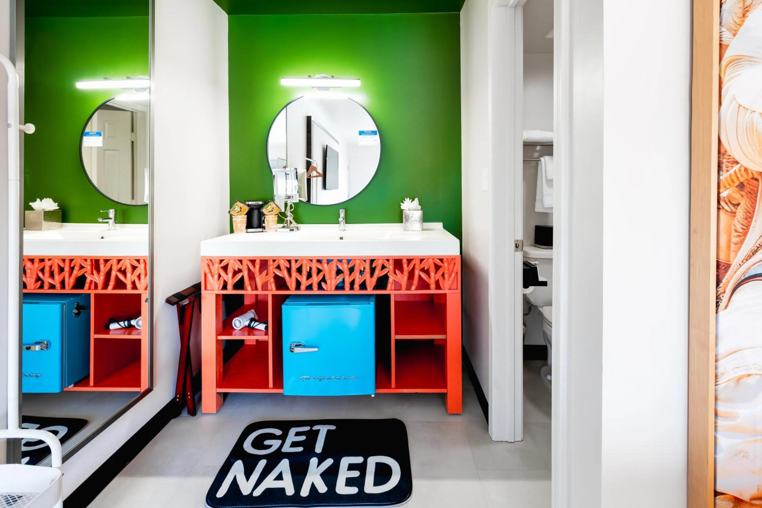 Bathroom, Bed in Heights House Hotel - Houston Heights Downtown, an Ascend Collection Hotel