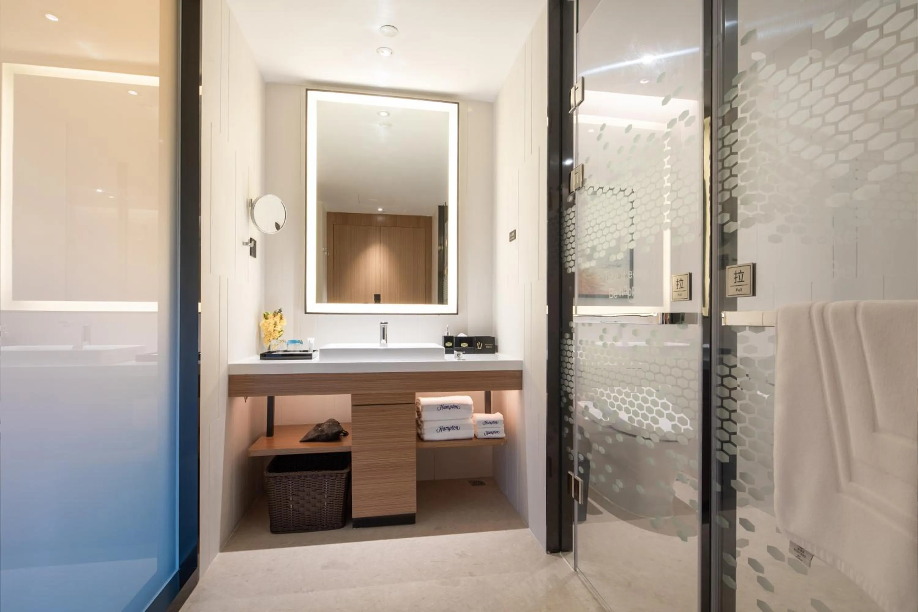 Shower in Hampton by Hilton Nanhai Haikou