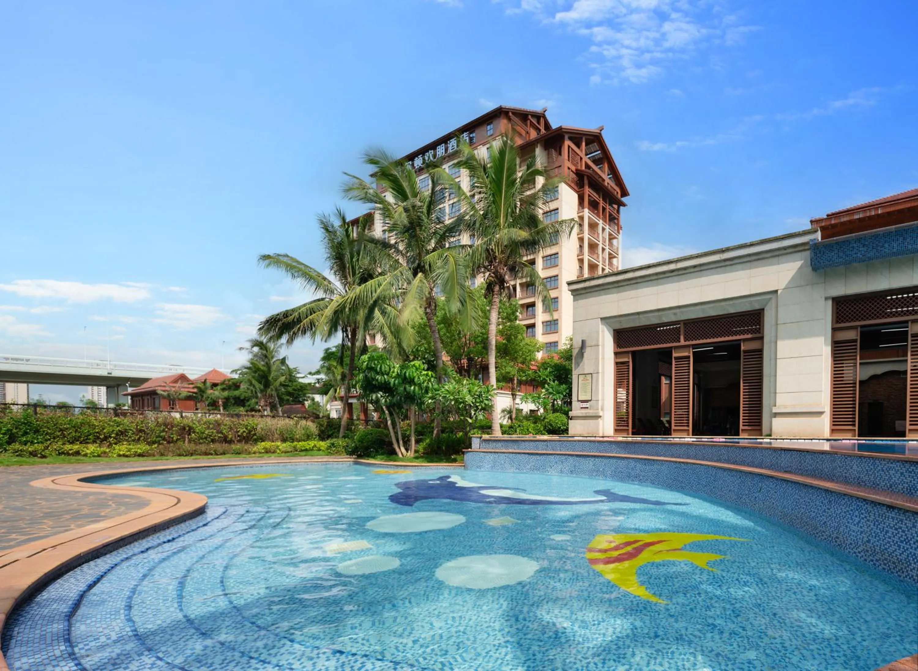 Swimming pool in Hampton by Hilton Nanhai Haikou