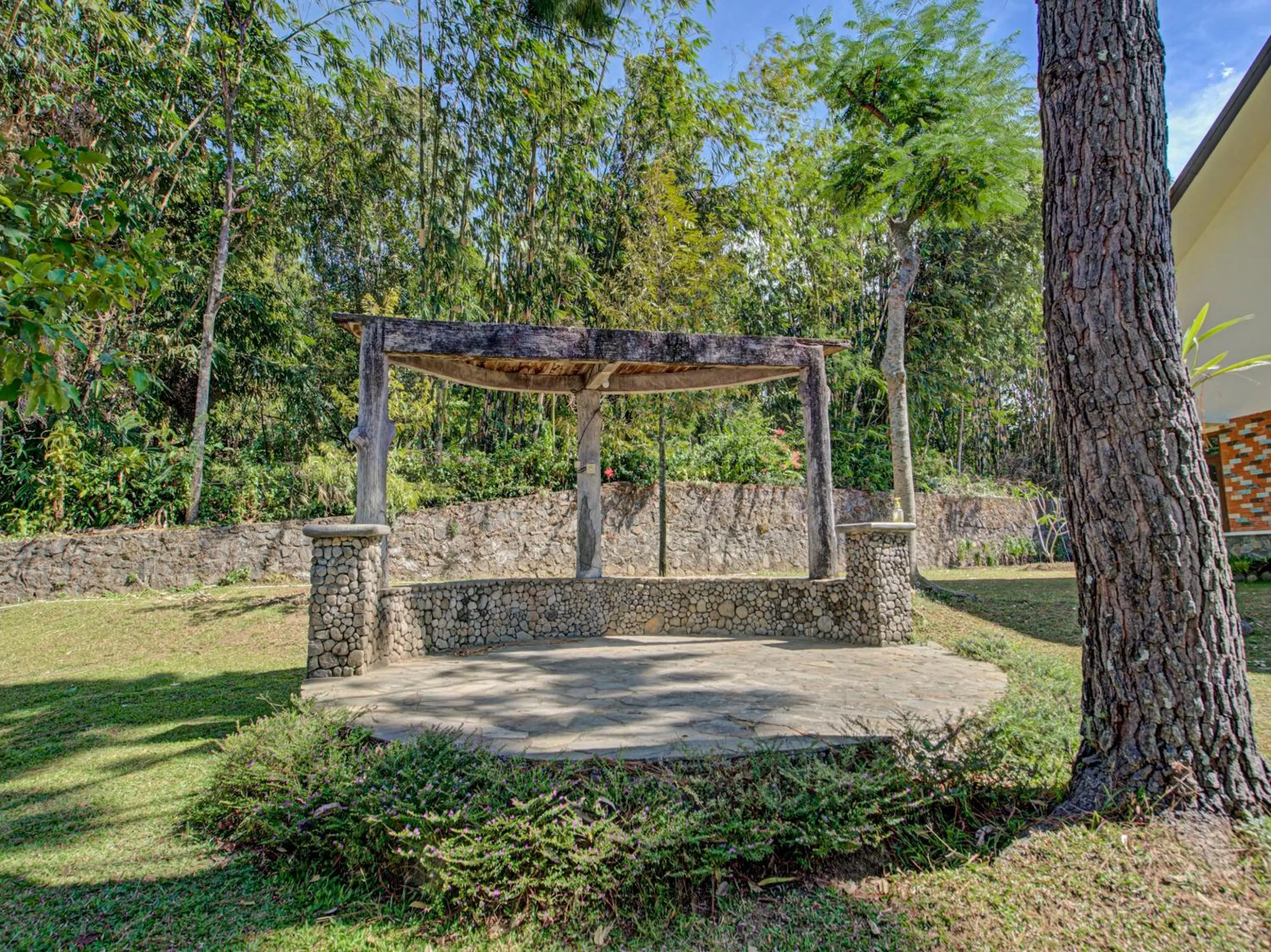 Garden in Hotel O Villa Inn App Trawas Bintaro Syariah