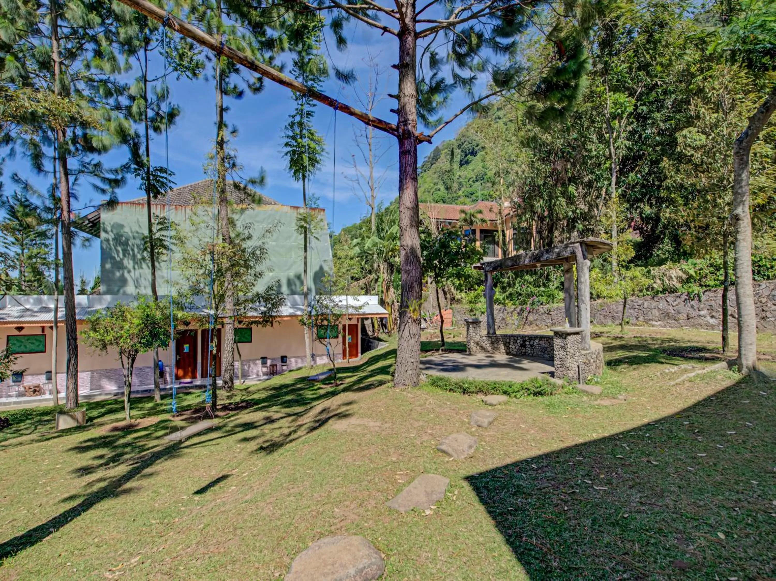 Facade/entrance in Hotel O Villa Inn App Trawas Bintaro Syariah