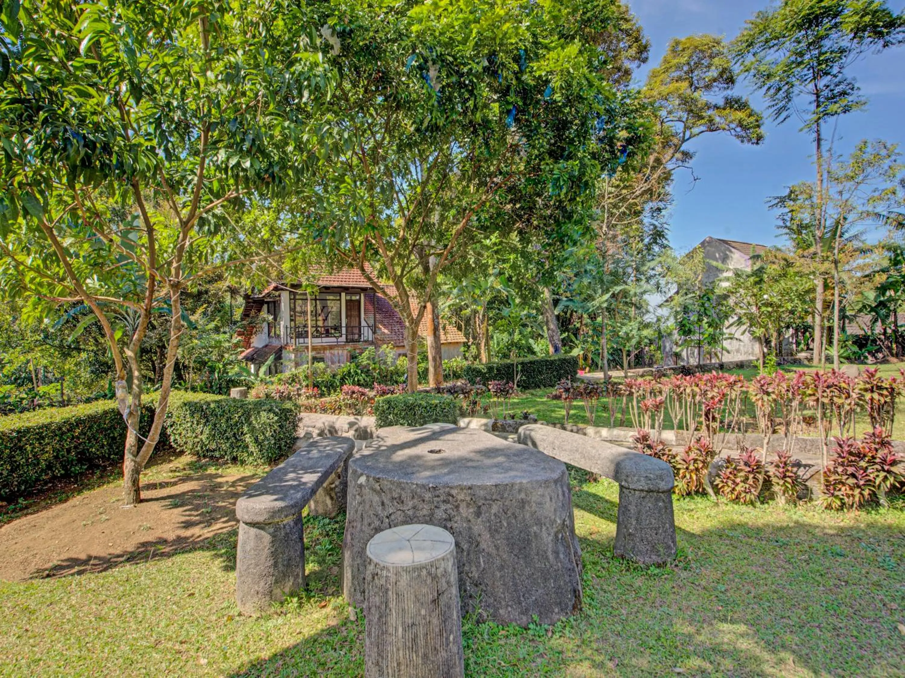 Garden in Hotel O Villa Inn App Trawas Bintaro Syariah