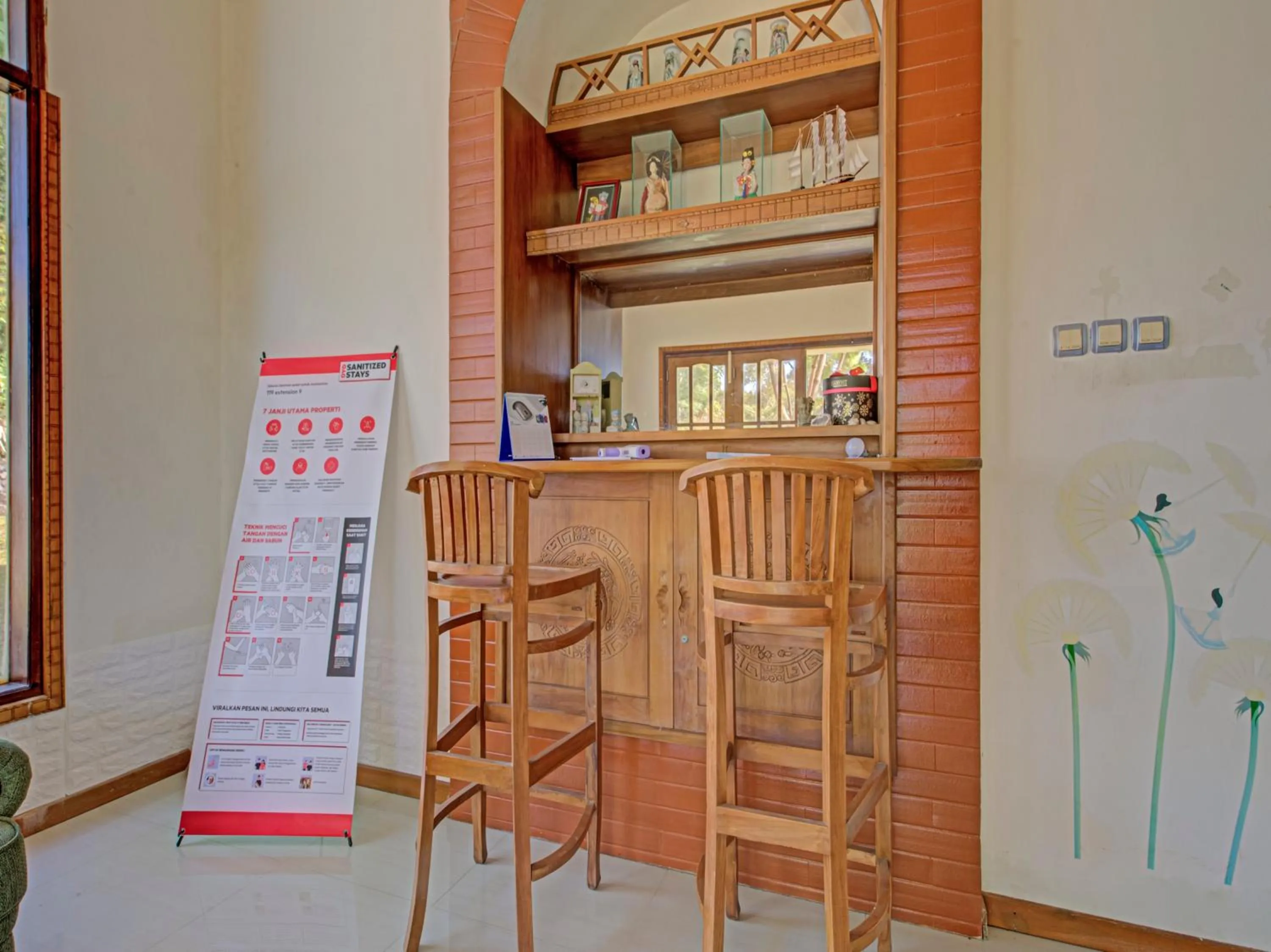 Lobby or reception in Hotel O Villa Inn App Trawas Bintaro Syariah