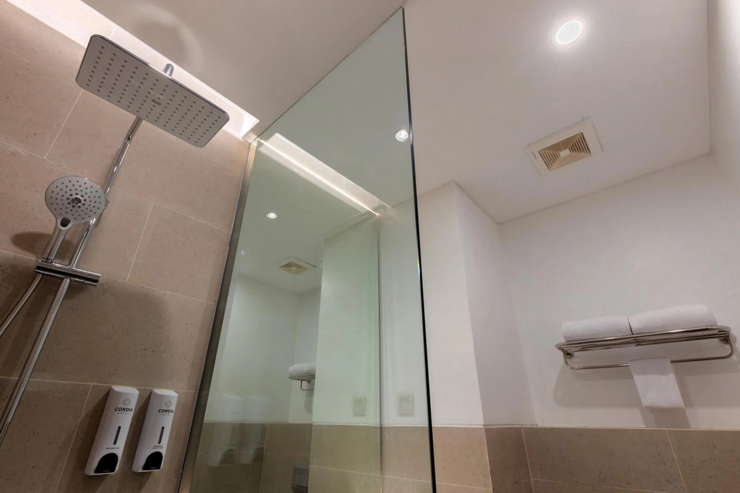 Shower in Cordia Hotel Yogyakarta - Hotel Dalam Bandara