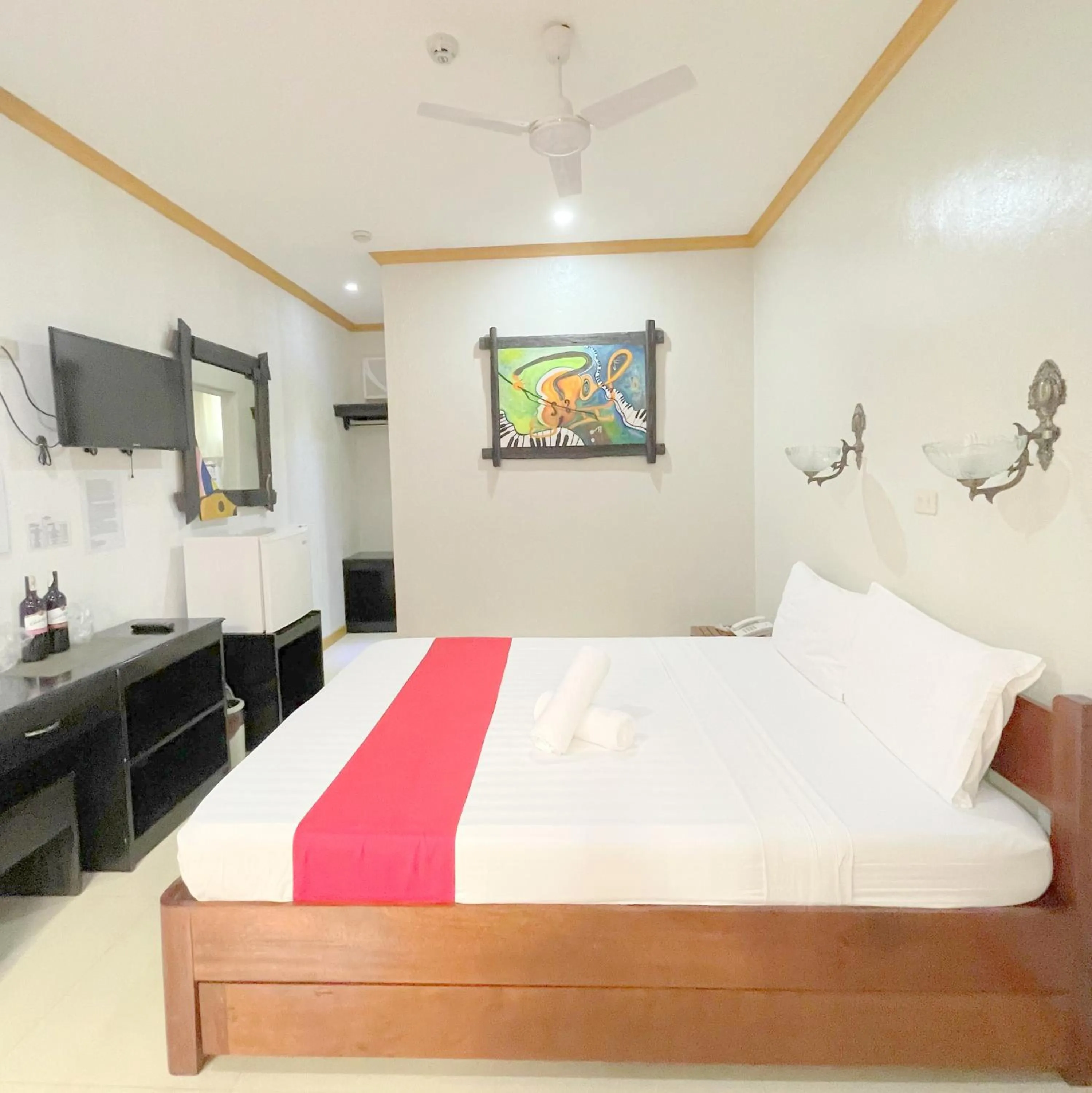 Bed in RedDoorz at New Casamila Hotel Palawan