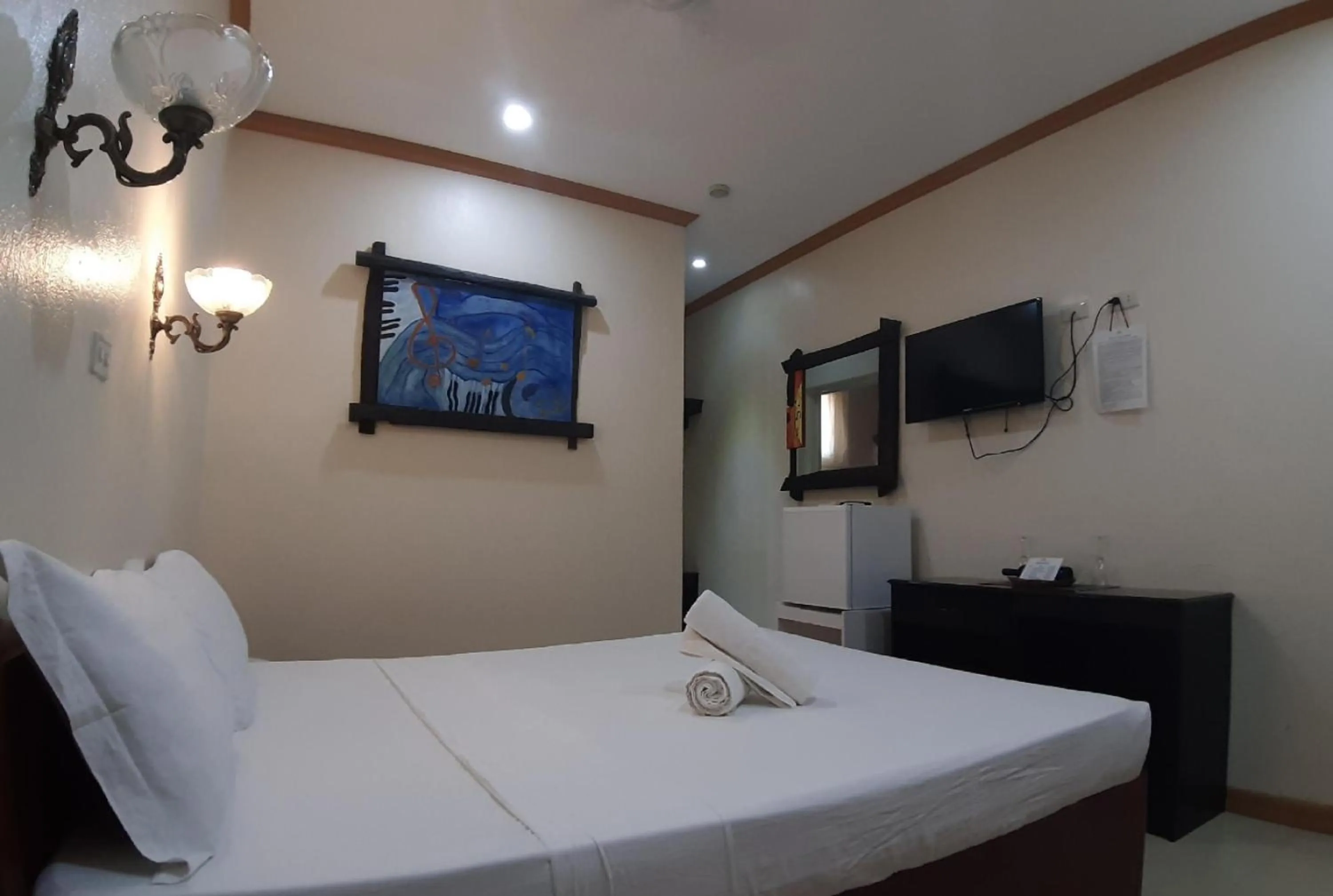 Bed in RedDoorz at New Casamila Hotel Palawan