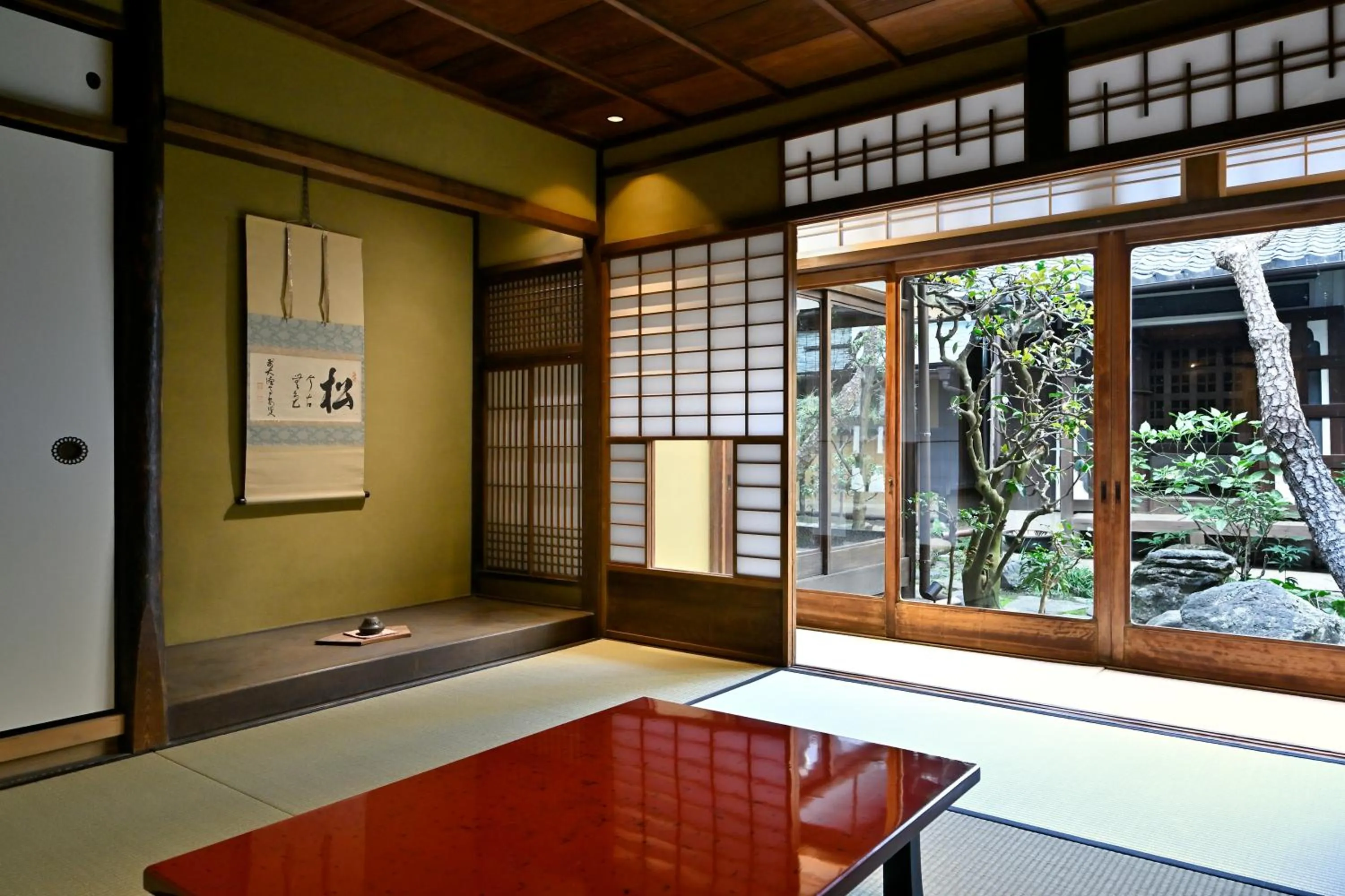 Photo of the whole room in Nishijin Fujita