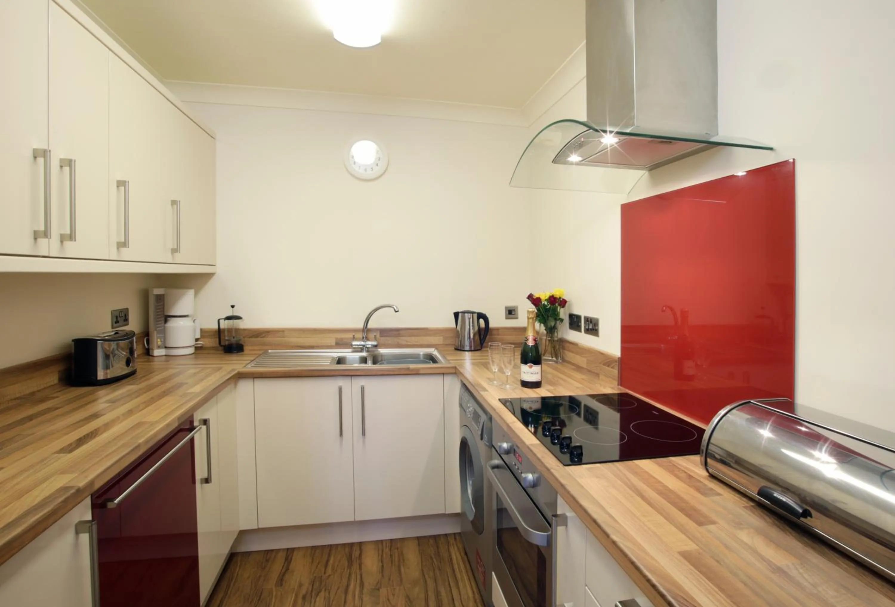 Kitchen or kitchenette in The Corbyn Apartments
