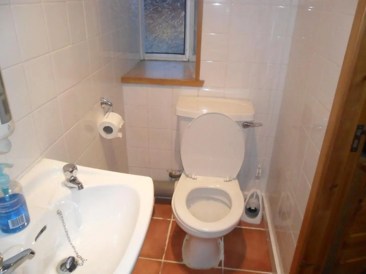 Bathroom in Sandras Backpackers