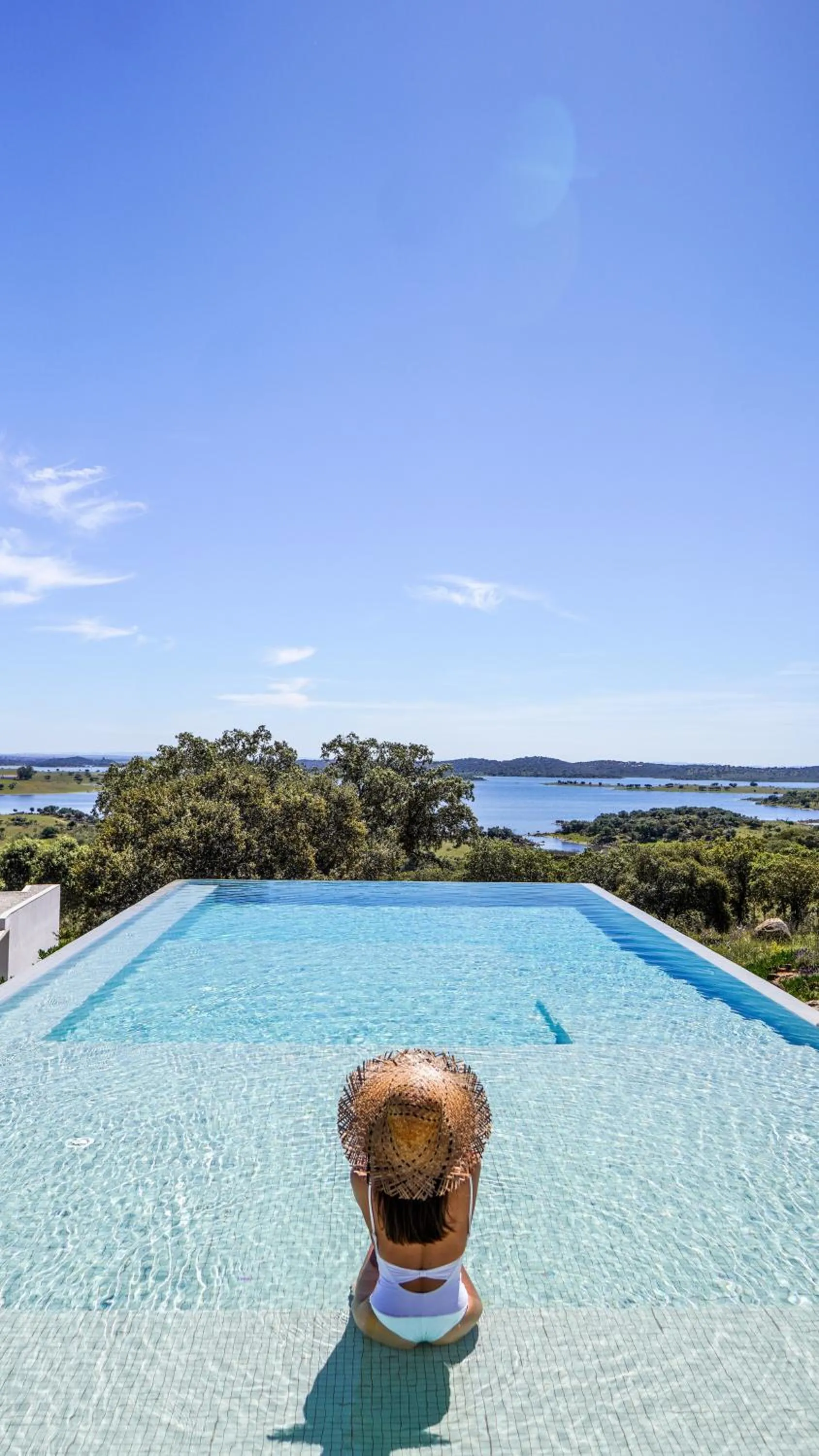 Swimming pool in Montimerso Skyscape Countryhouse