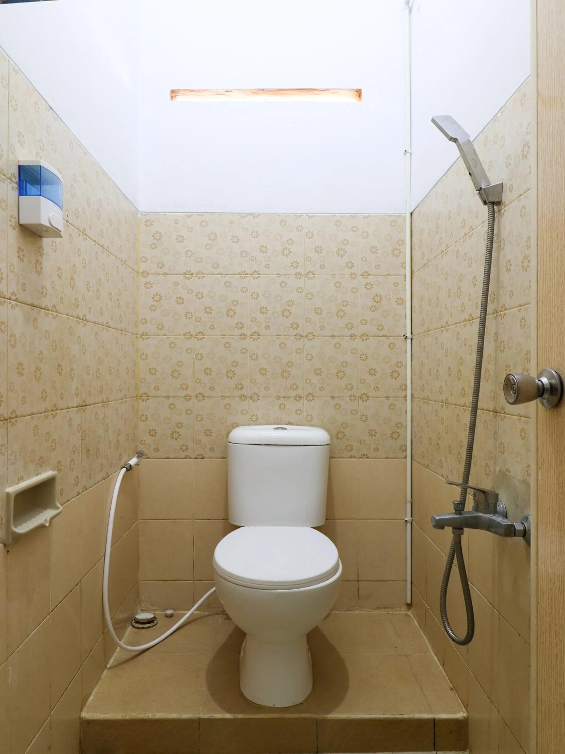 Bathroom in RedDoorz At Merdeka Street Garut