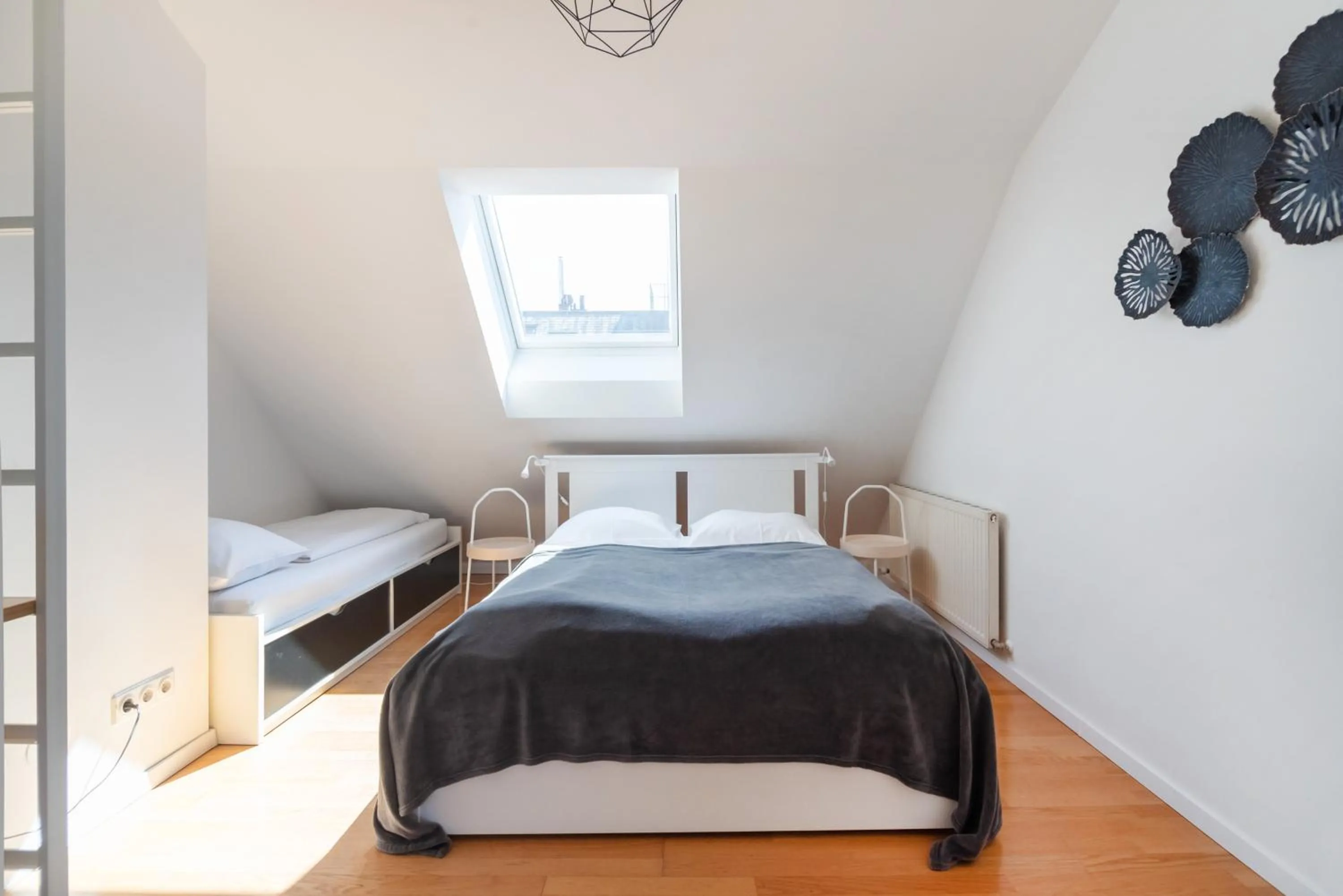 Vienna Roof Top Apartment with Terrace, Parking and AC