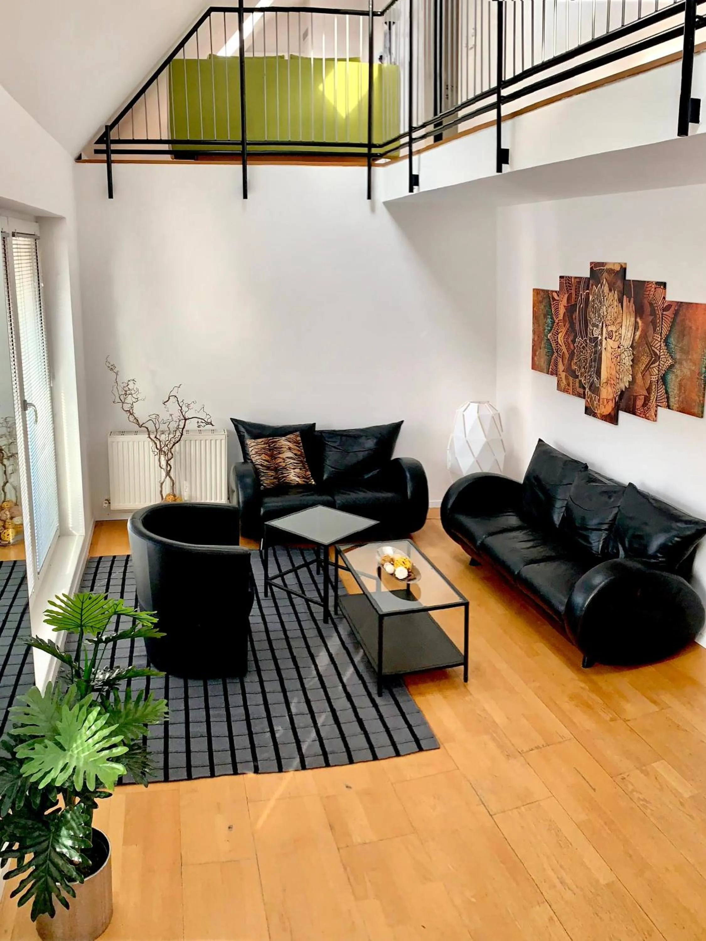 Vienna Roof Top Apartment with Terrace, Parking and AC
