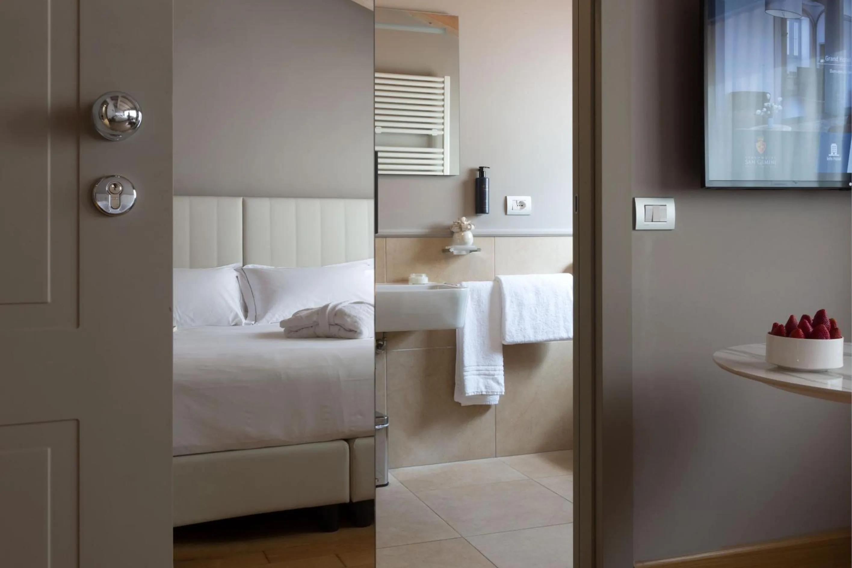 Bathroom, Bed in Grand Hotel San Gemini I UNA Esperienze