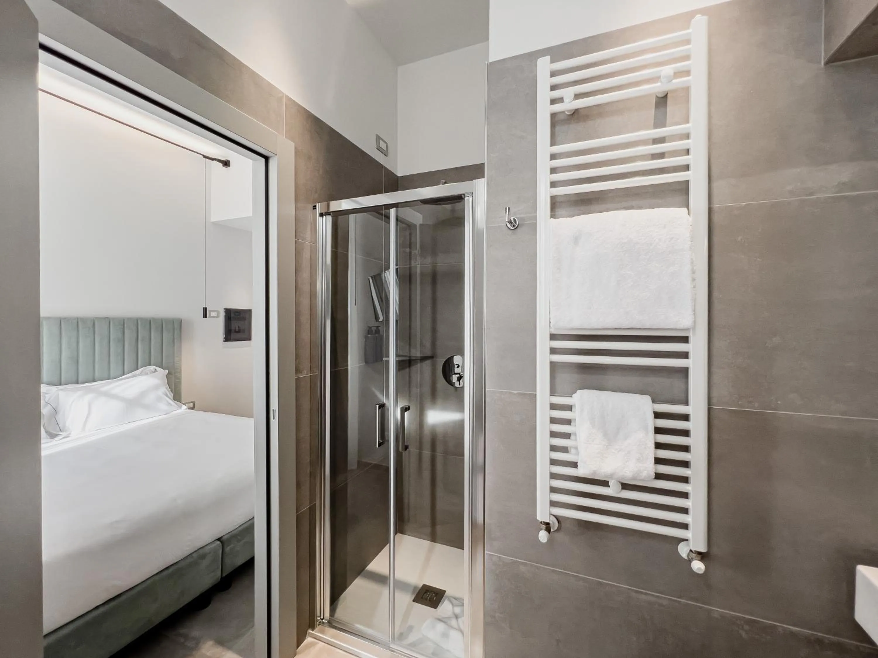 Shower, Bed in Grand Hotel San Gemini I UNA Esperienze