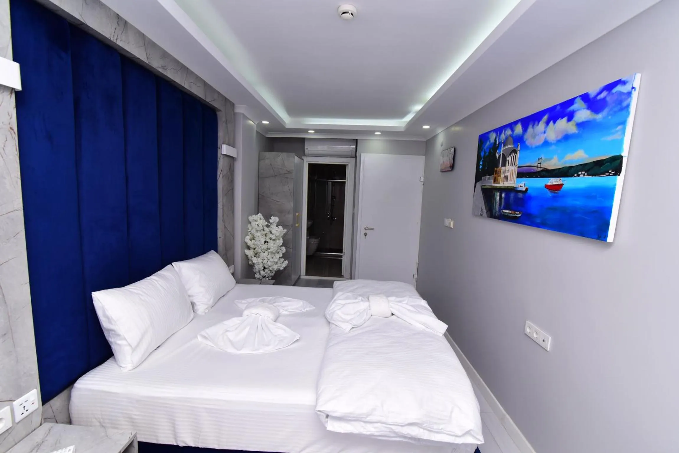 Photo of the whole room, Bed in Little sofia hotel