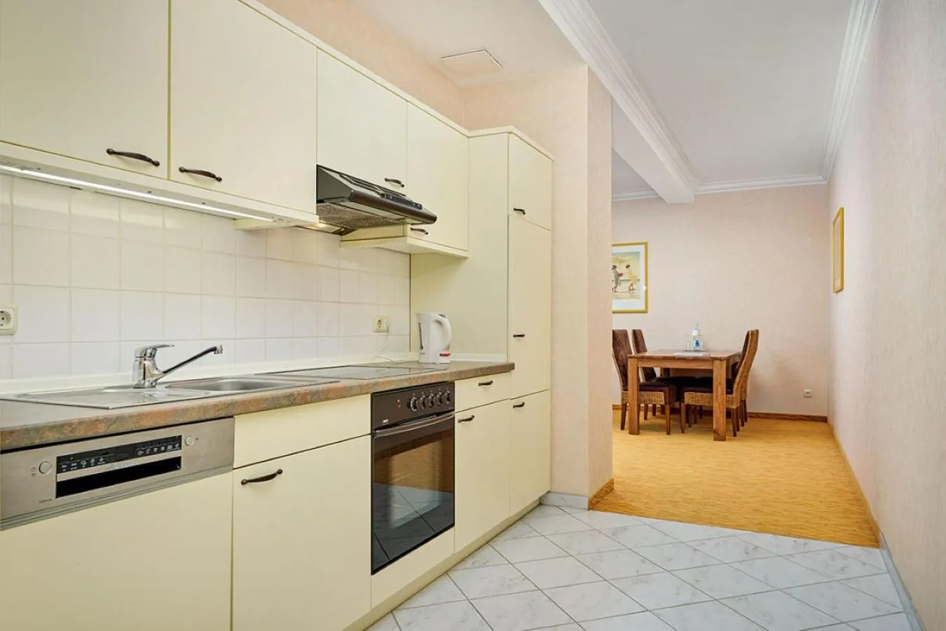 kitchen in Strandhotel Preussenhof