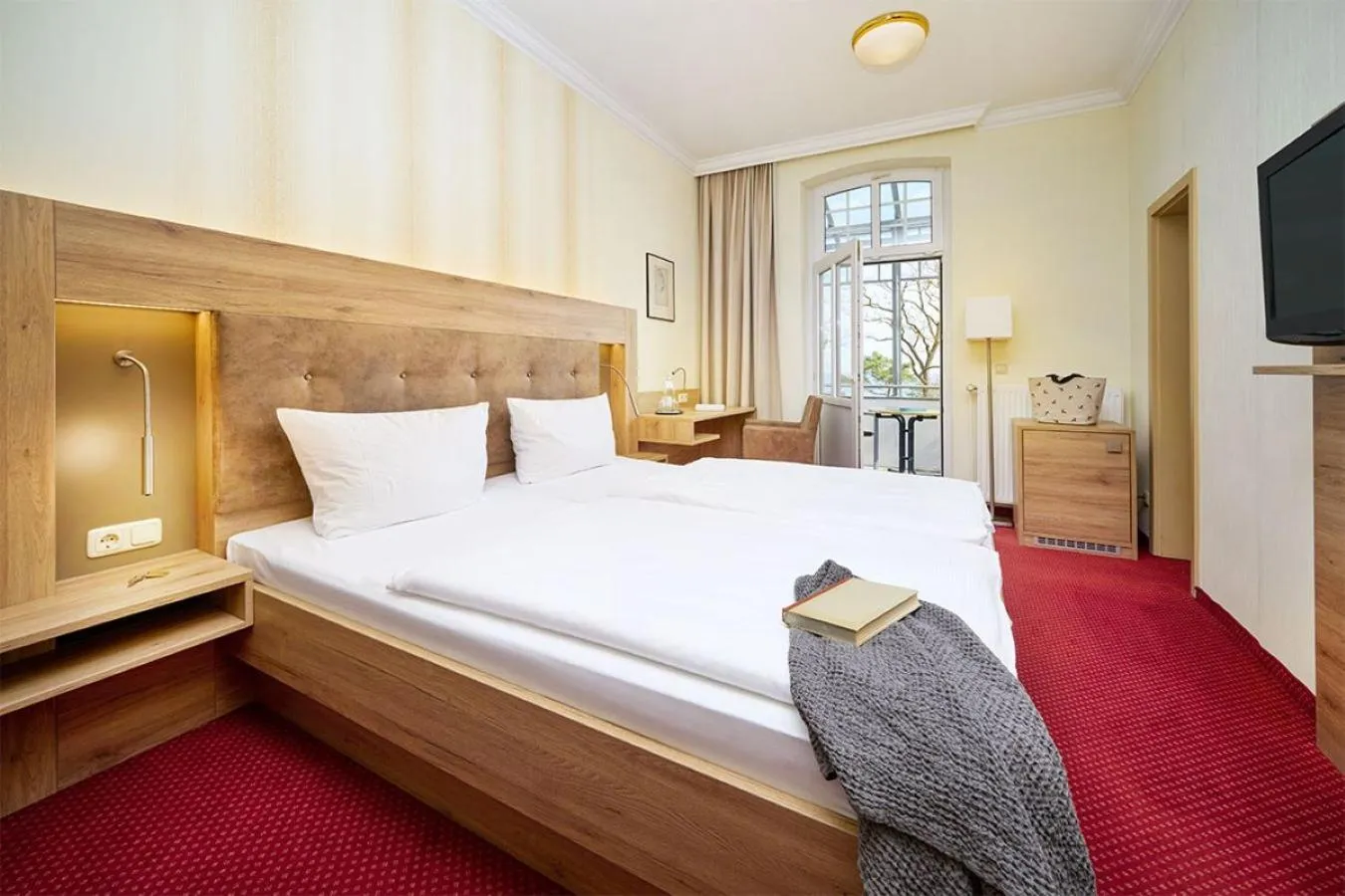 Photo of the whole room, Bed in Strandhotel garni Kormoran