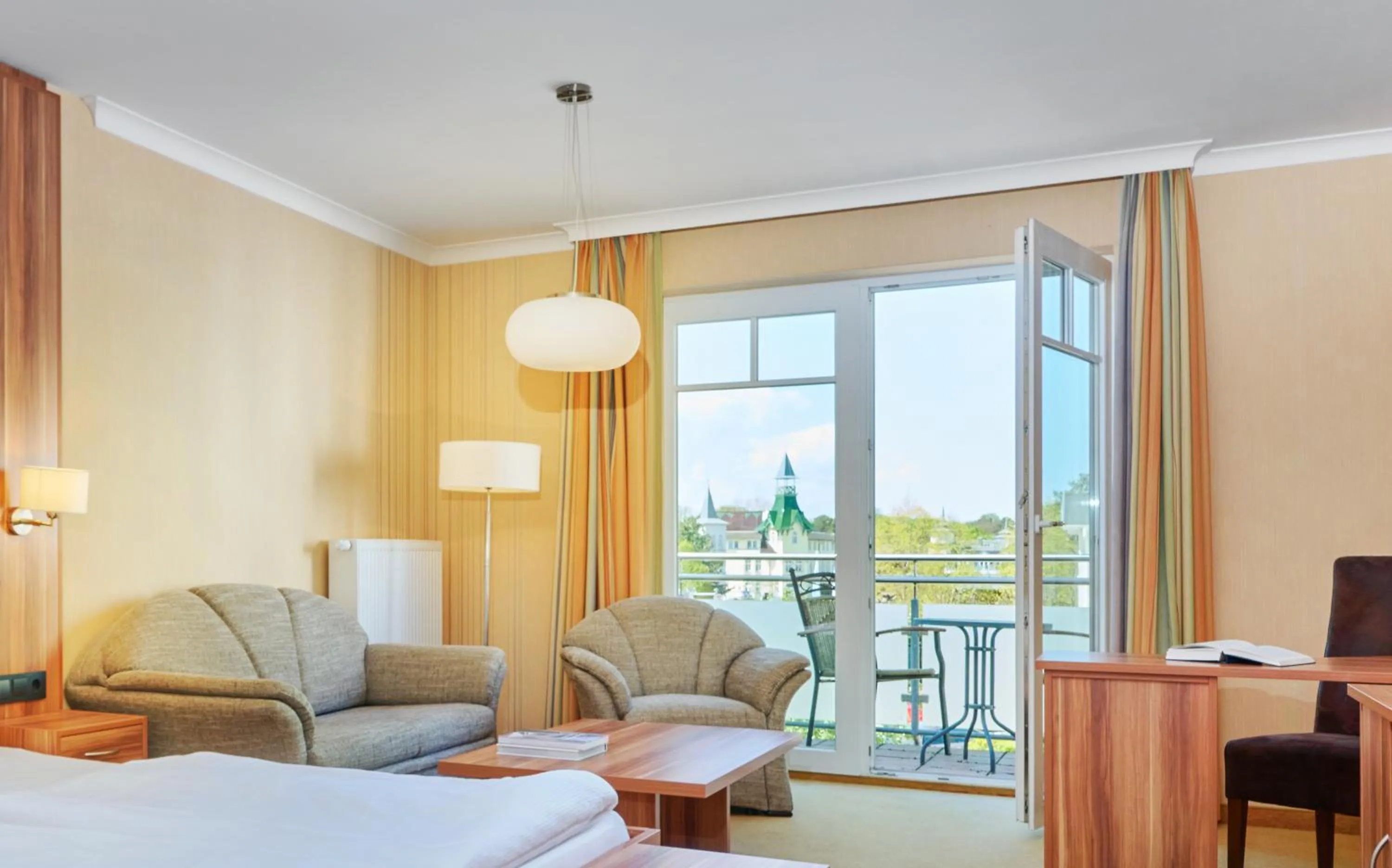 Photo of the whole room, Bed in Strandhotel garni Kormoran