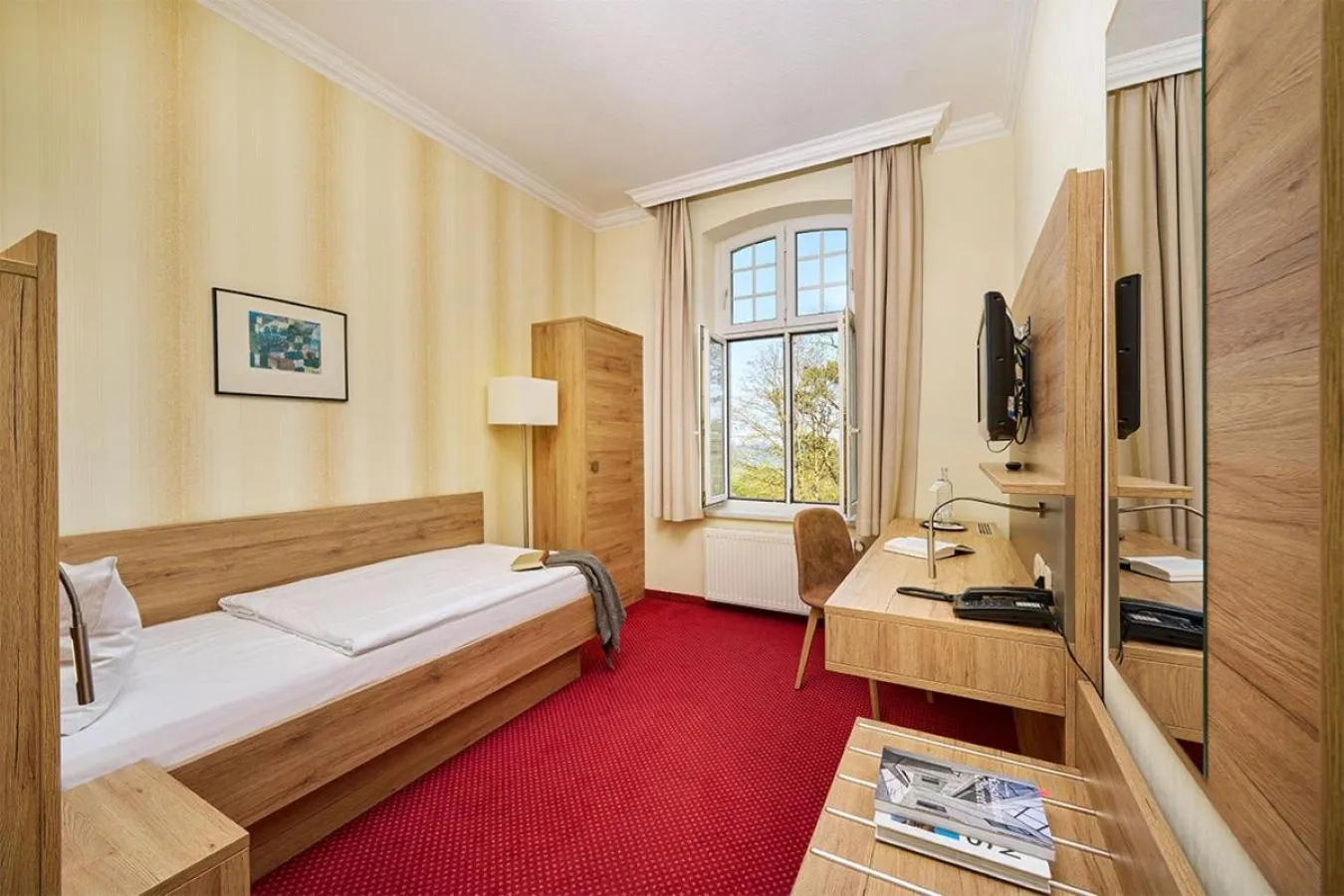 Photo of the whole room, Bed in Strandhotel garni Kormoran