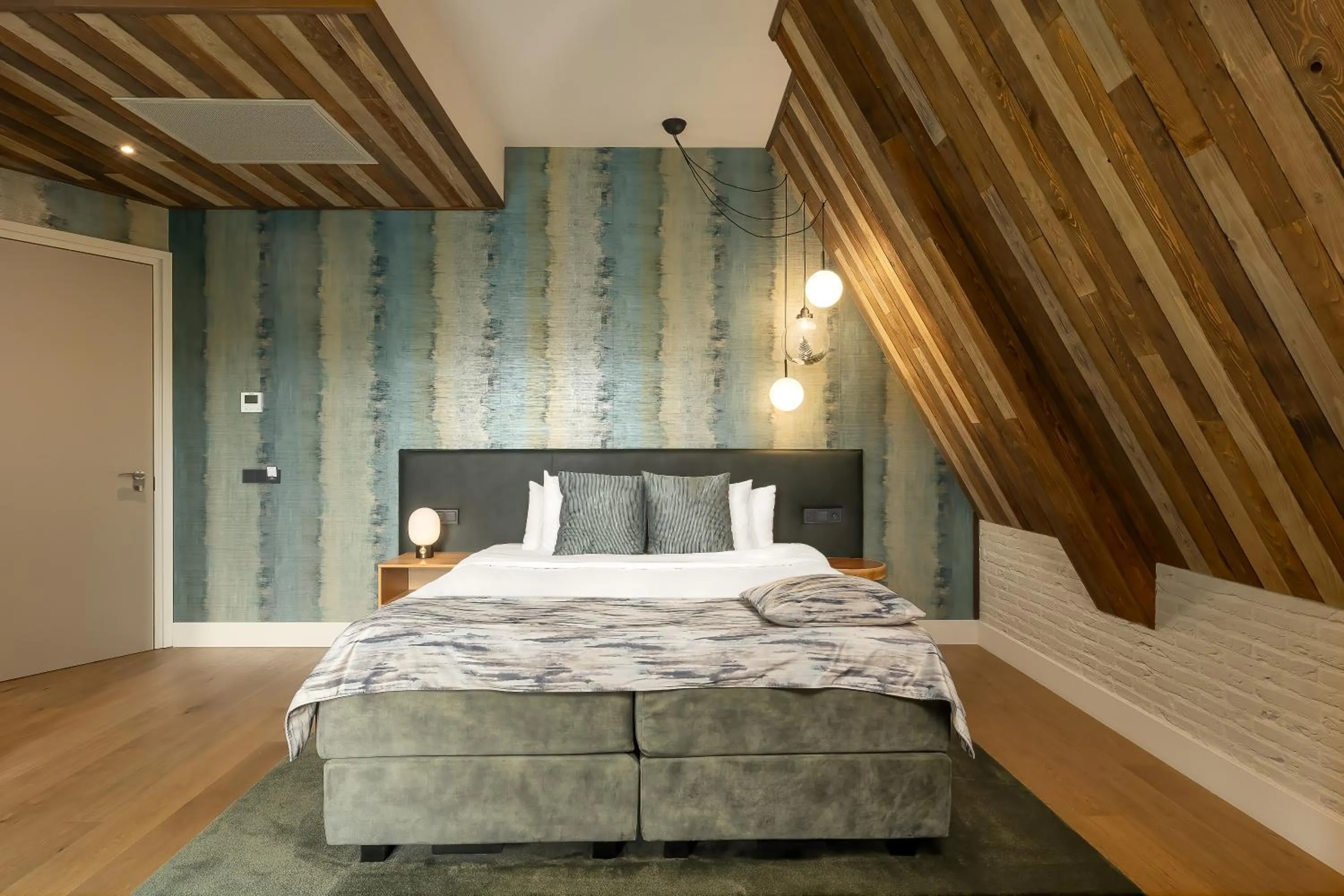 towels, Bed in Cityhotel Wood