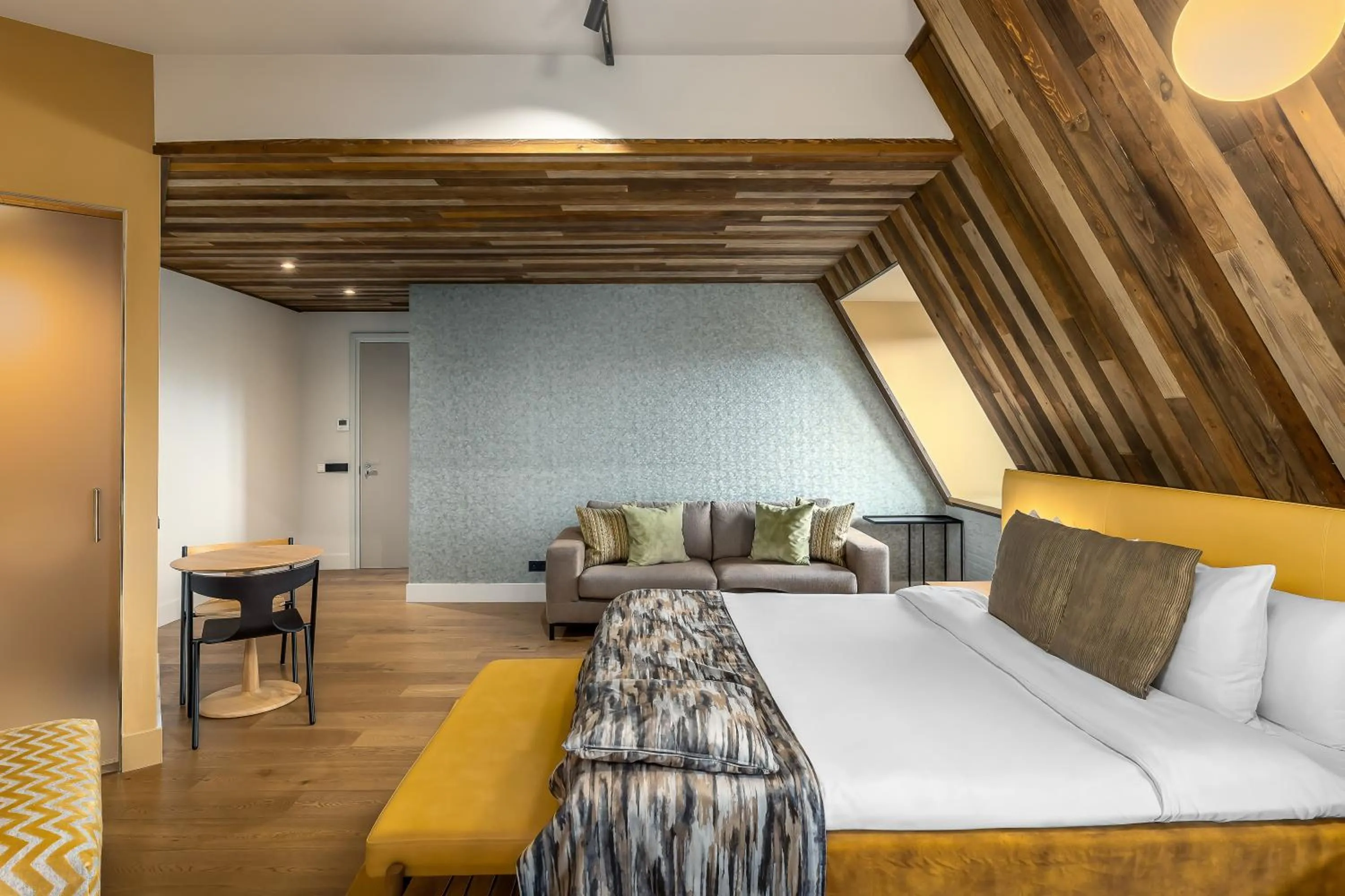 Living room, Bed in Cityhotel Wood