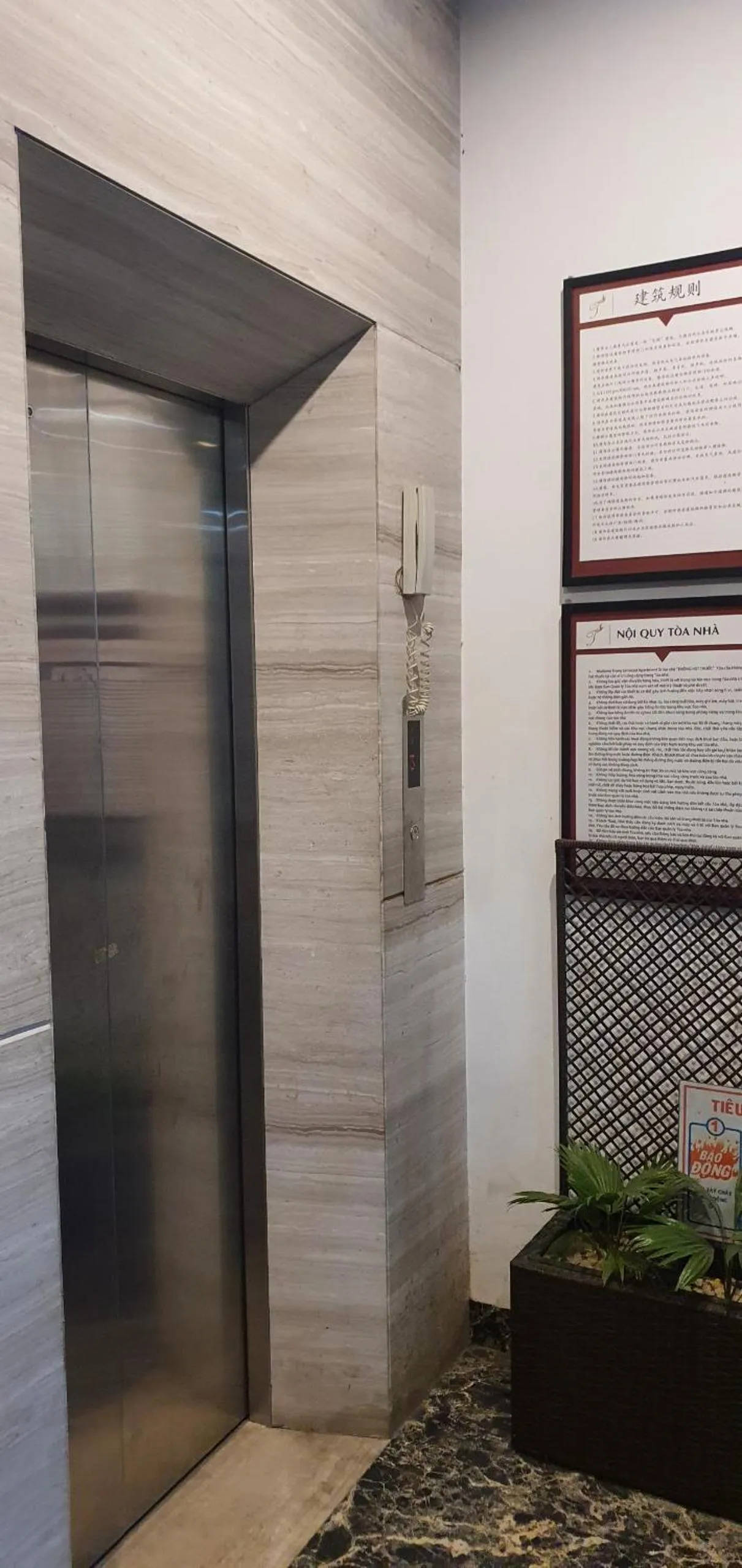 elevator in Cali hotel books Da Nang